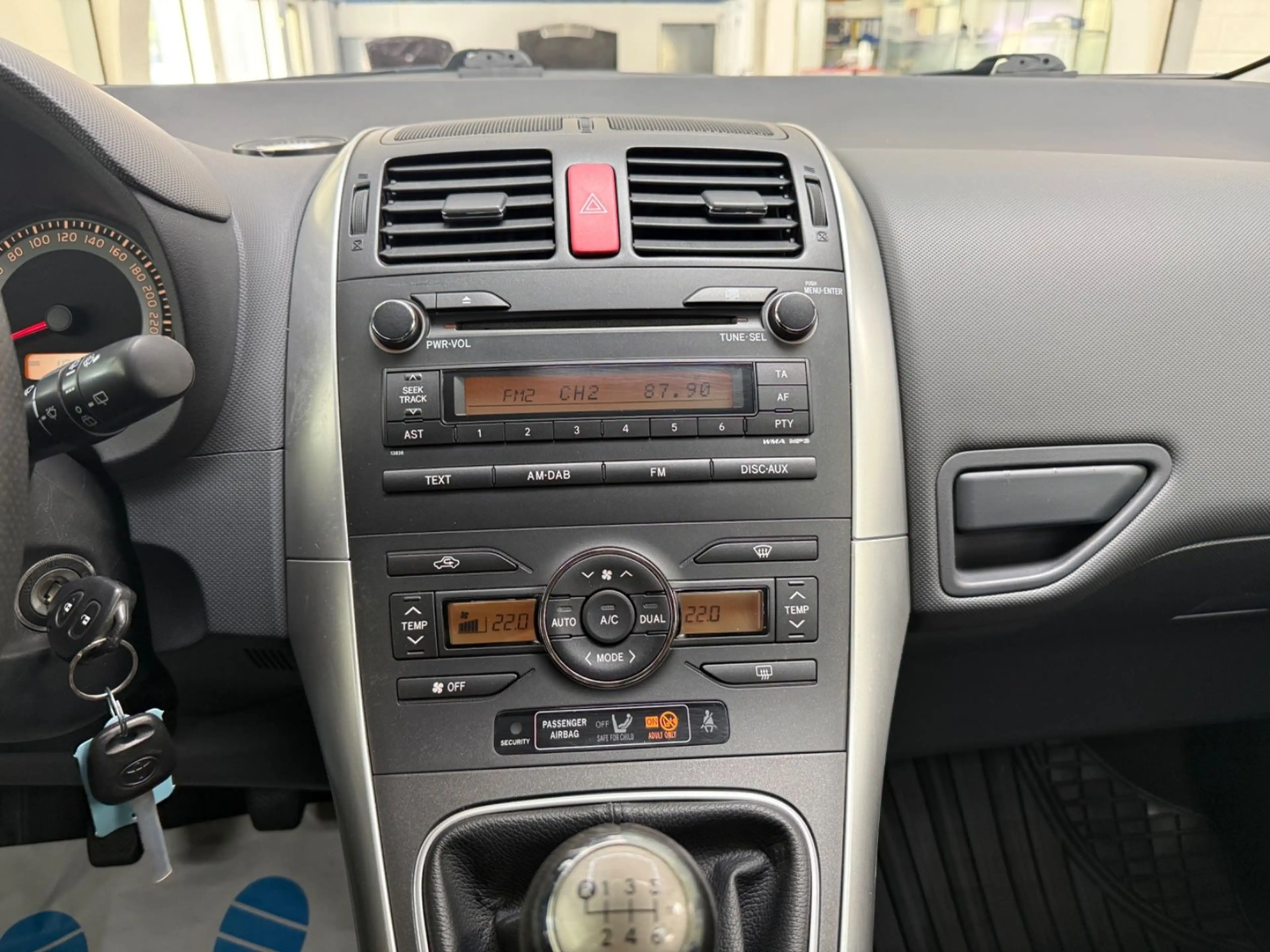 Toyota Auris Club 2.0 AUT KLIMA 1 HAND 5-TRG — photo 15