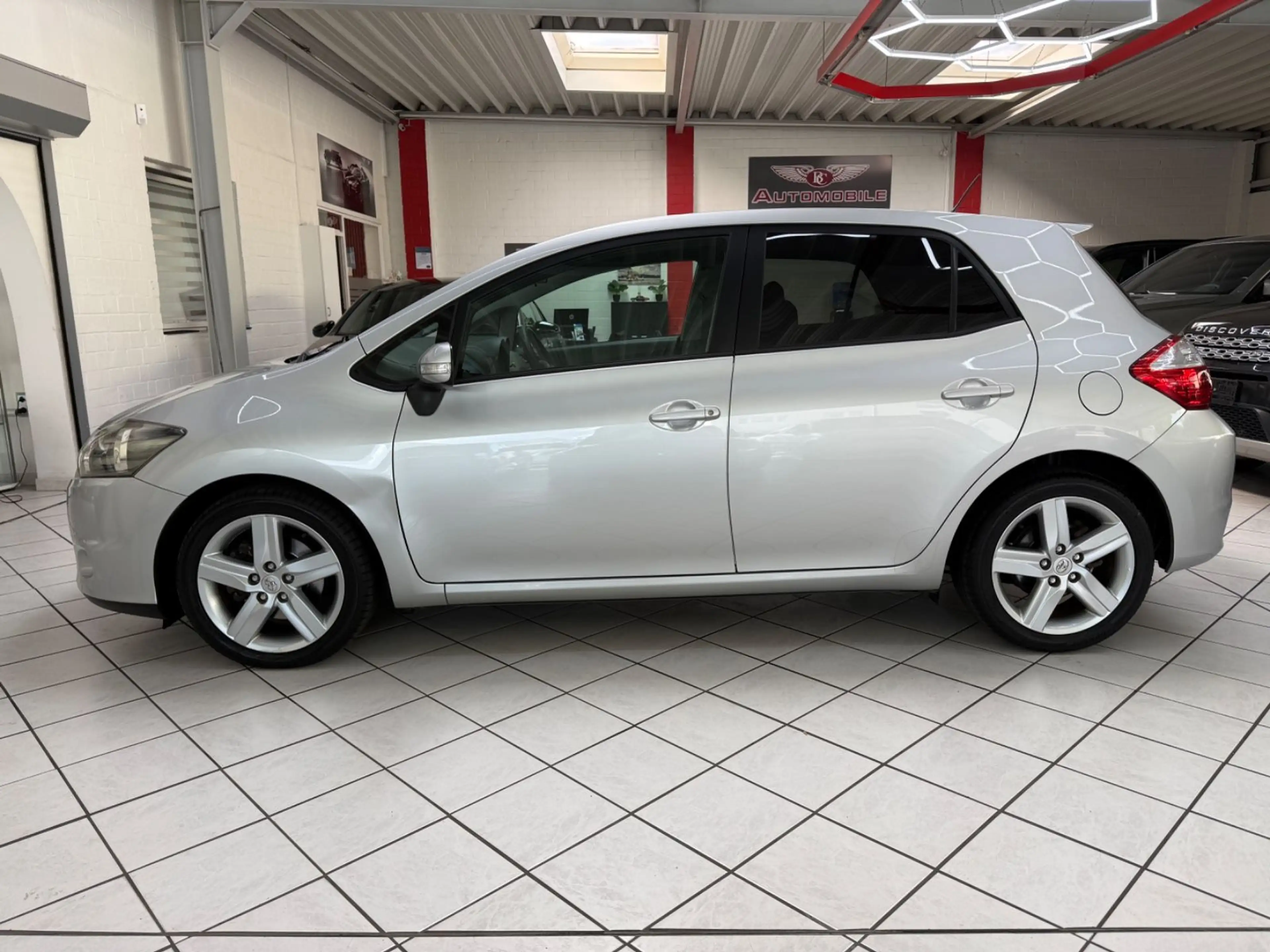 Toyota Auris Club 2.0 AUT KLIMA 1 HAND 5-TRG — photo 8