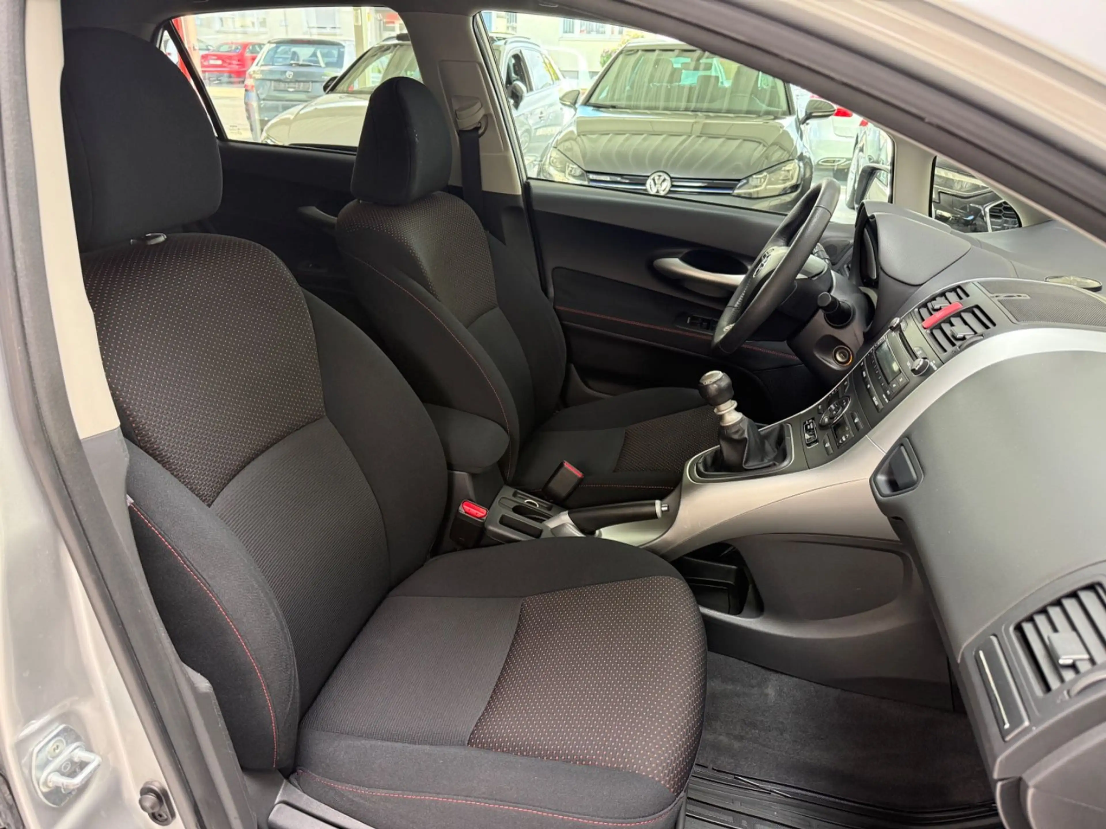 Toyota Auris Club 2.0 AUT KLIMA 1 HAND 5-TRG — photo 10