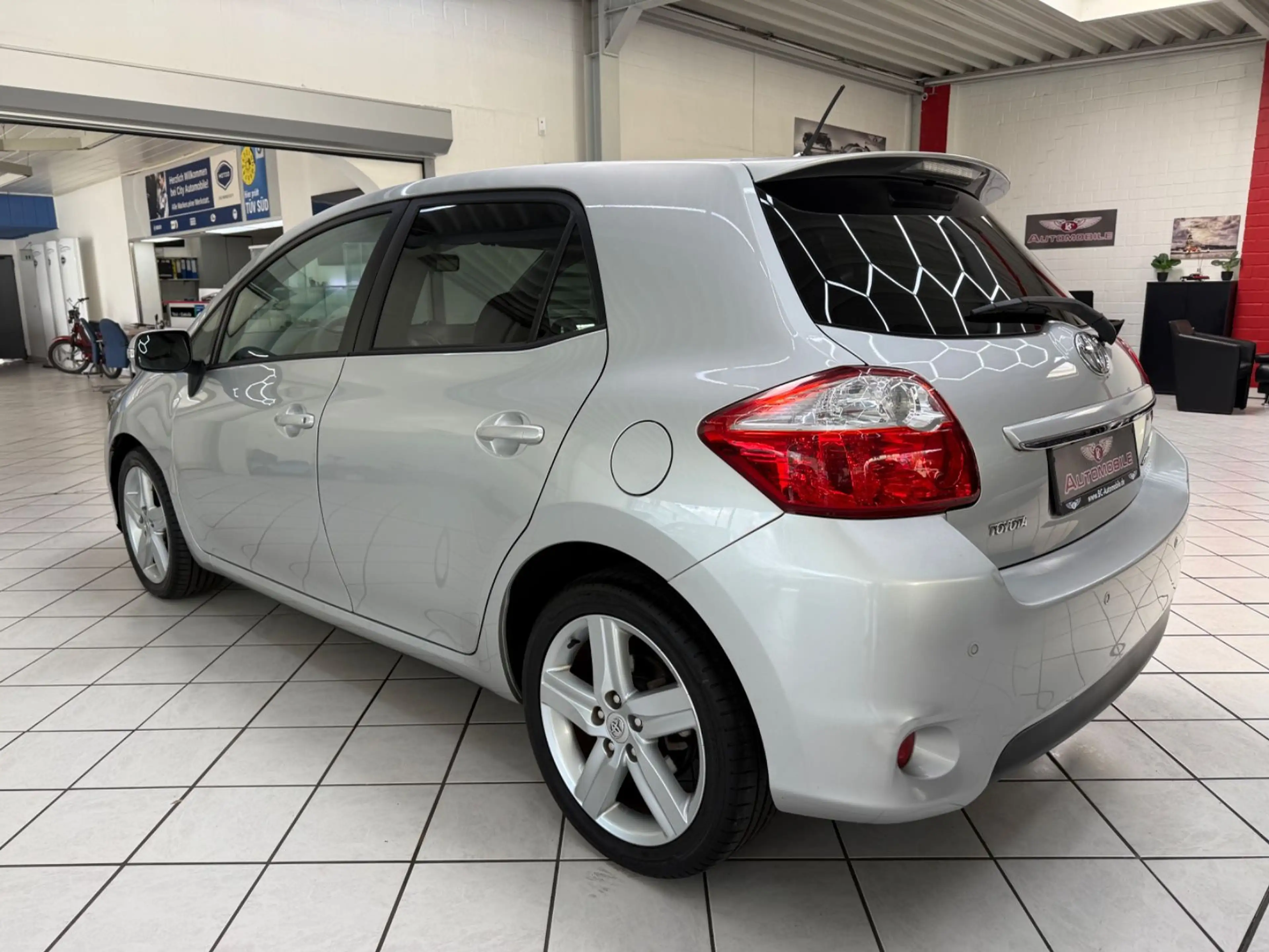 Toyota Auris Club 2.0 AUT KLIMA 1 HAND 5-TRG — photo 7