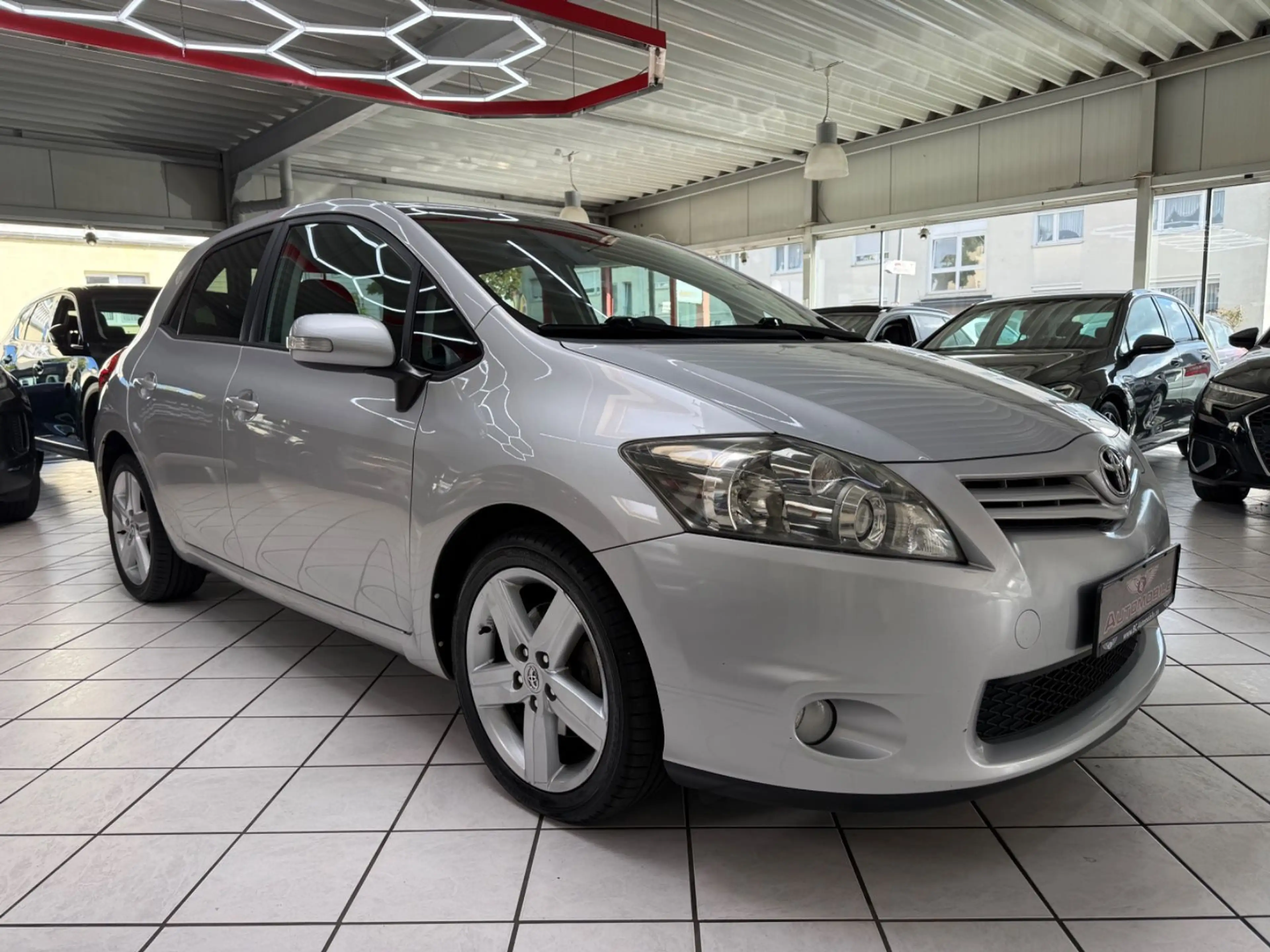 Toyota Auris Club 2.0 AUT KLIMA 1 HAND 5-TRG — photo 3