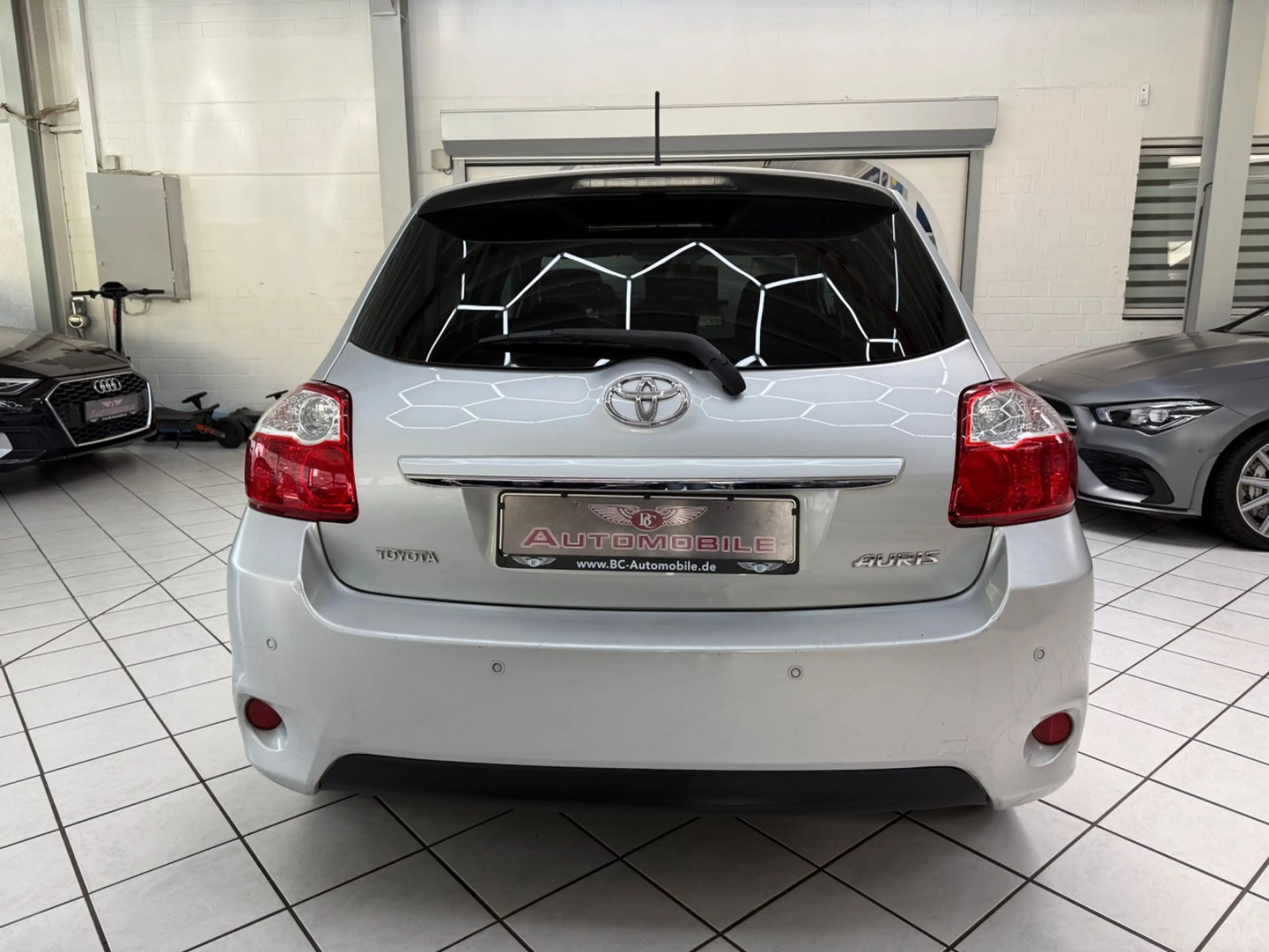 Toyota Auris Club 2.0 AUT KLIMA 1 HAND 5-TRG — photo 6