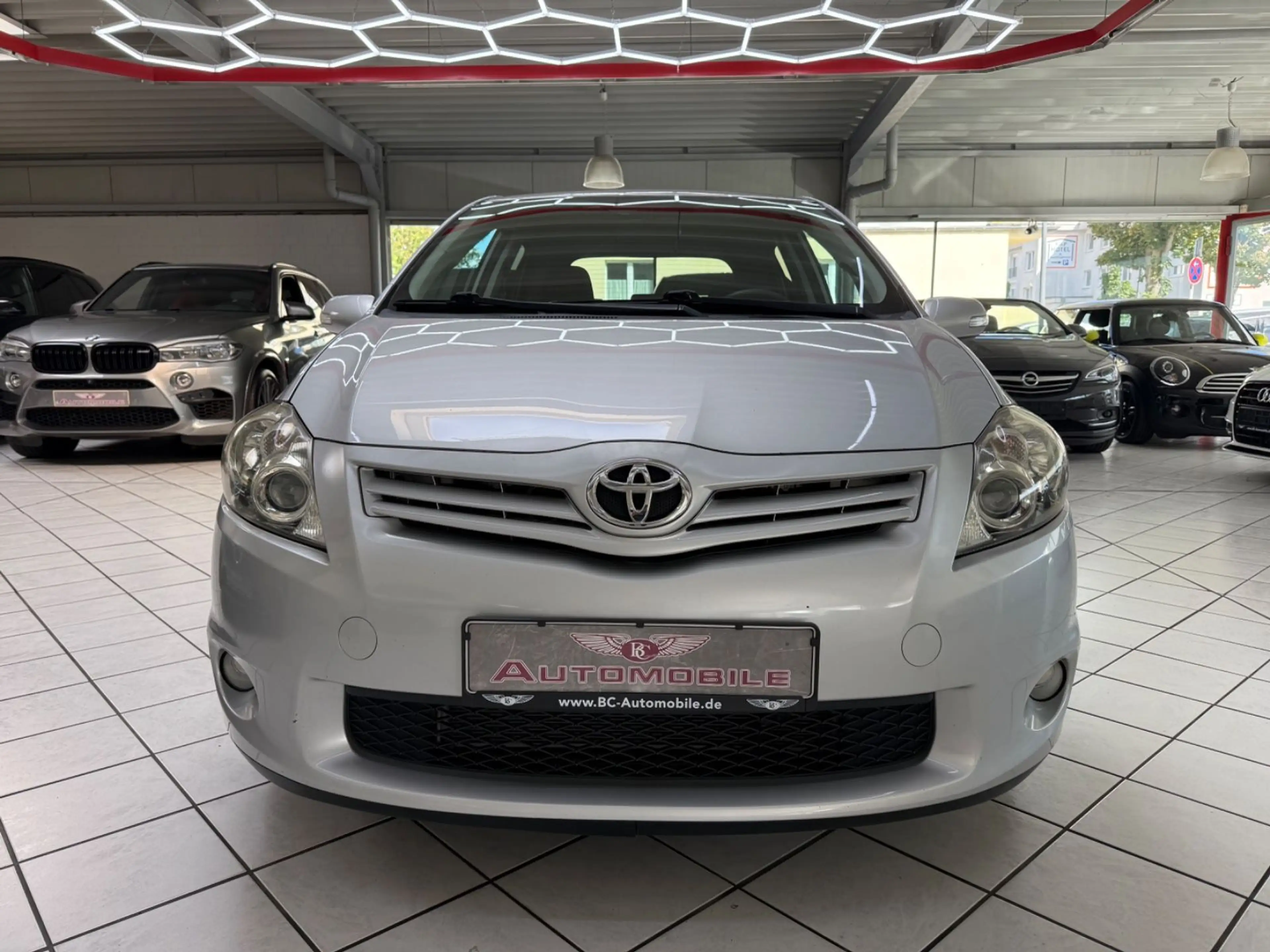 Toyota Auris Club 2.0 AUT KLIMA 1 HAND 5-TRG — photo 2