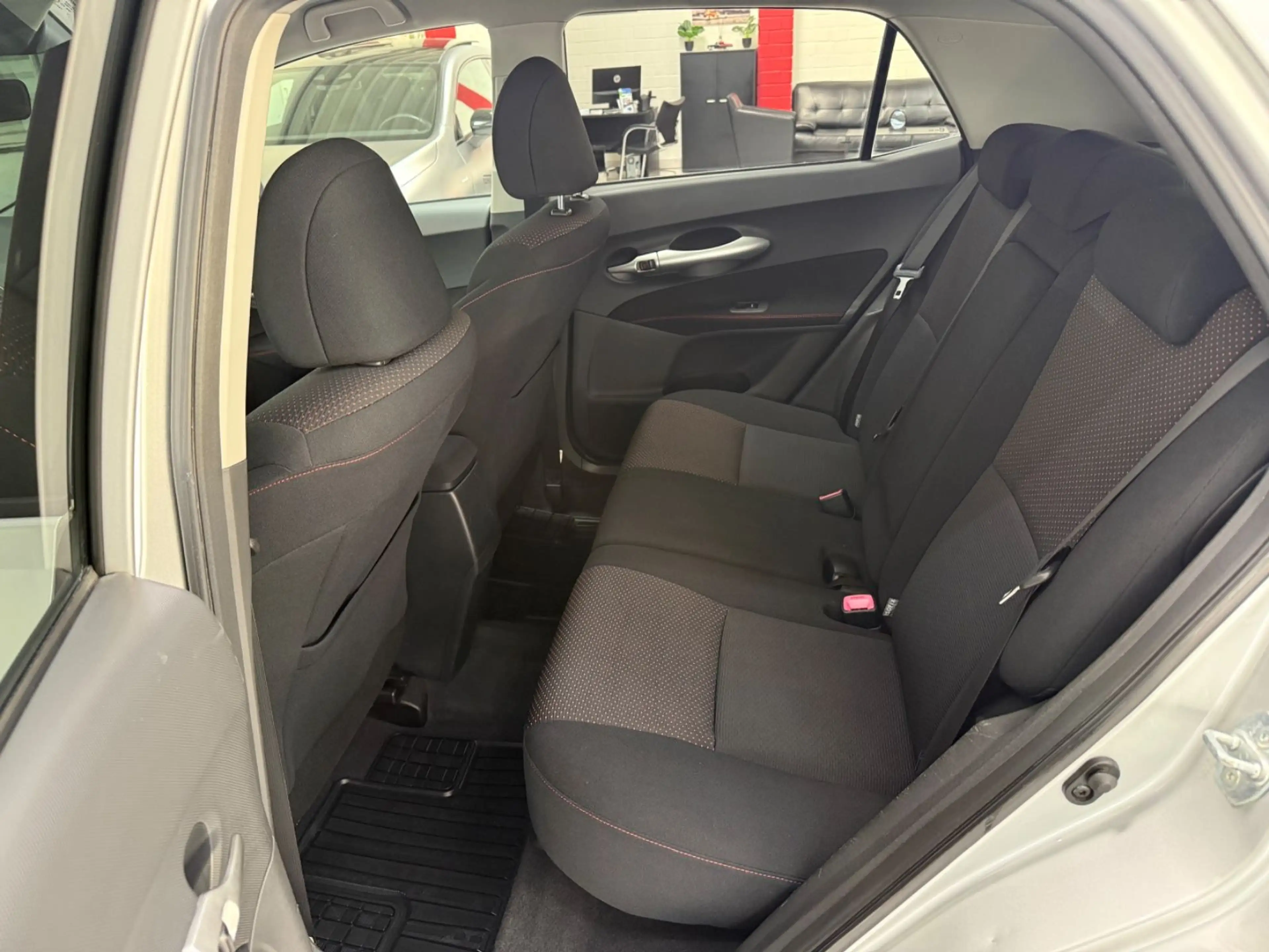Toyota Auris Club 2.0 AUT KLIMA 1 HAND 5-TRG — photo 11