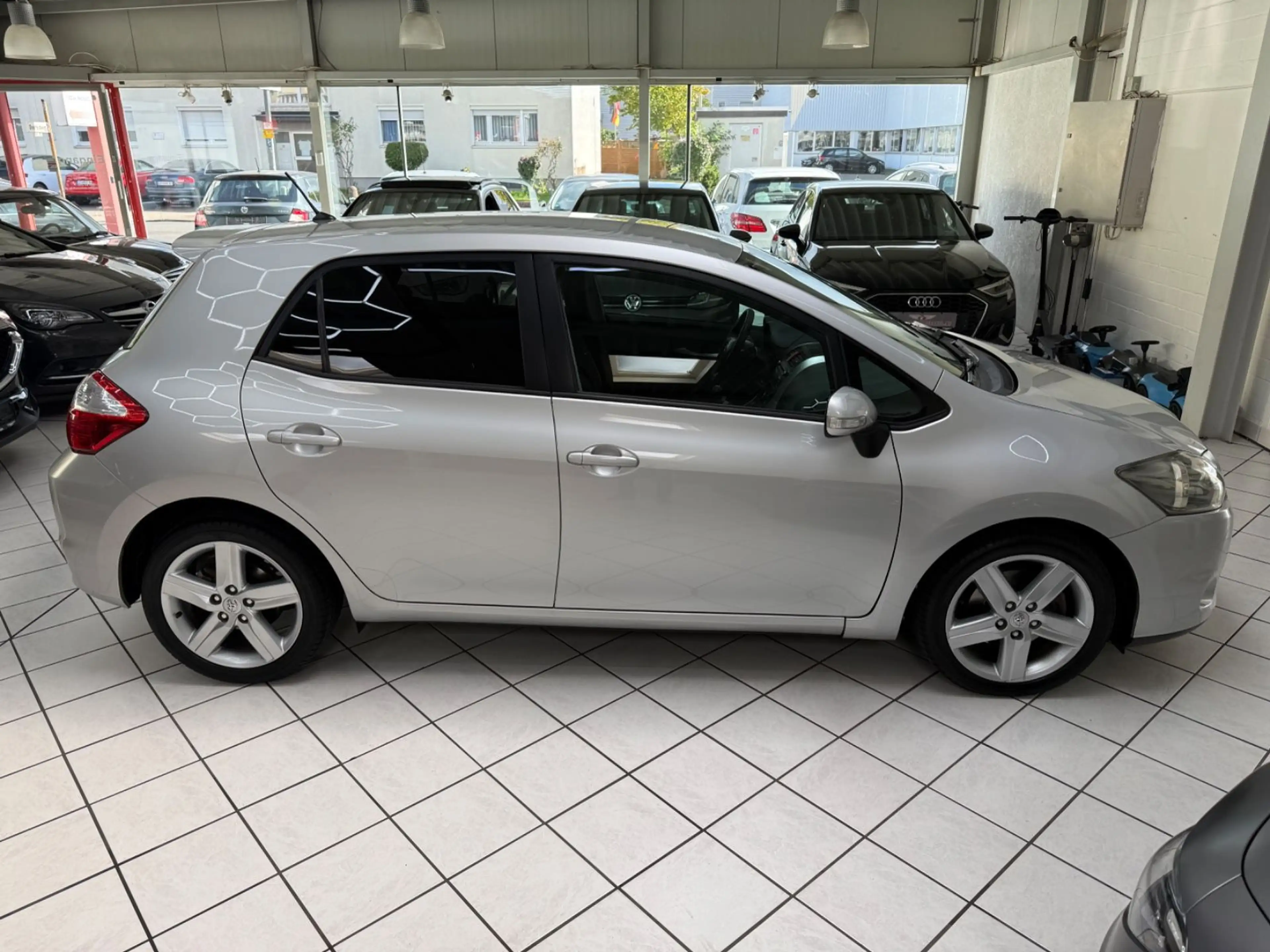 Toyota Auris Club 2.0 AUT KLIMA 1 HAND 5-TRG — photo 4