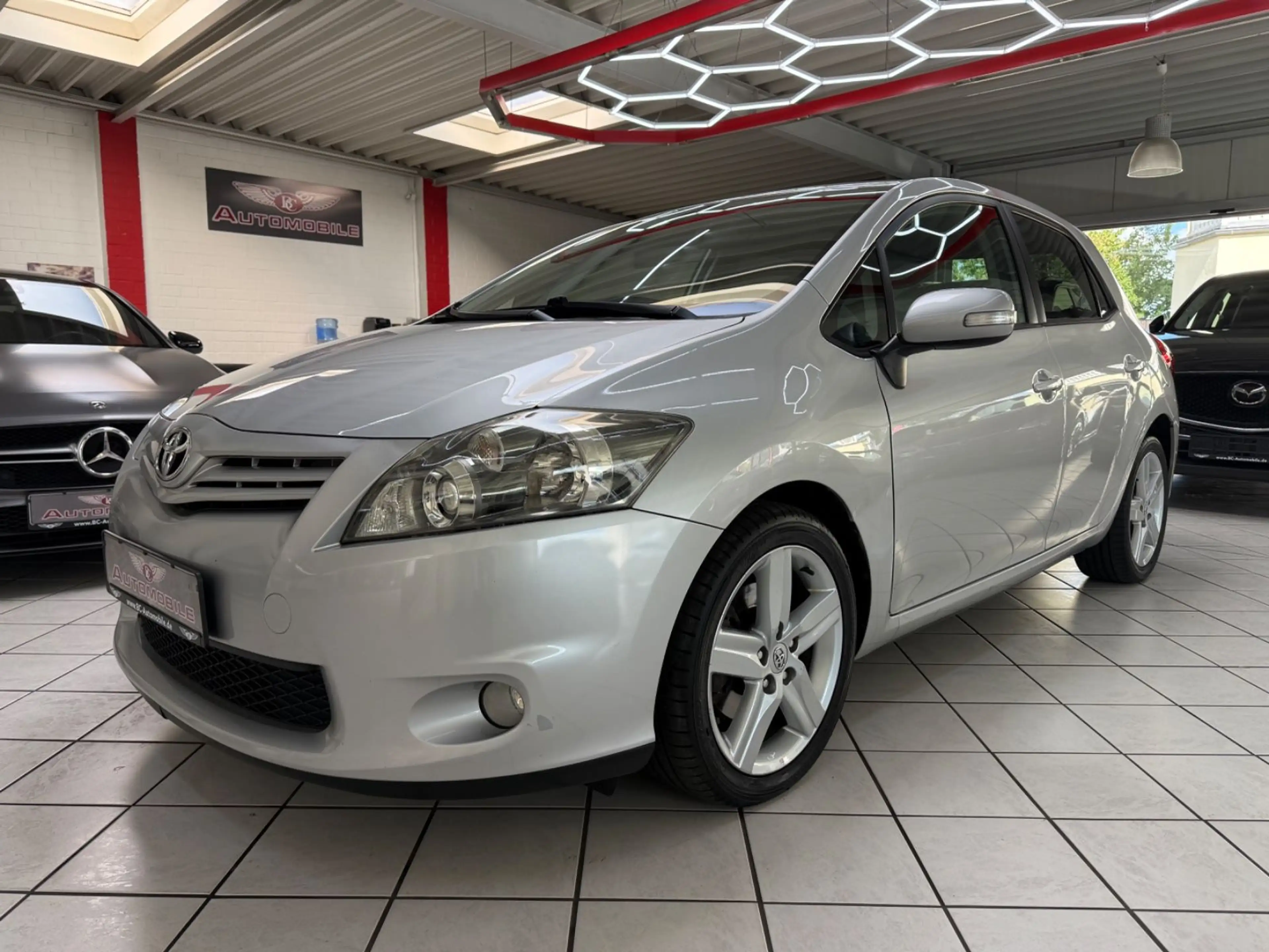 Toyota Auris Club 2.0 AUT KLIMA 1 HAND 5-TRG