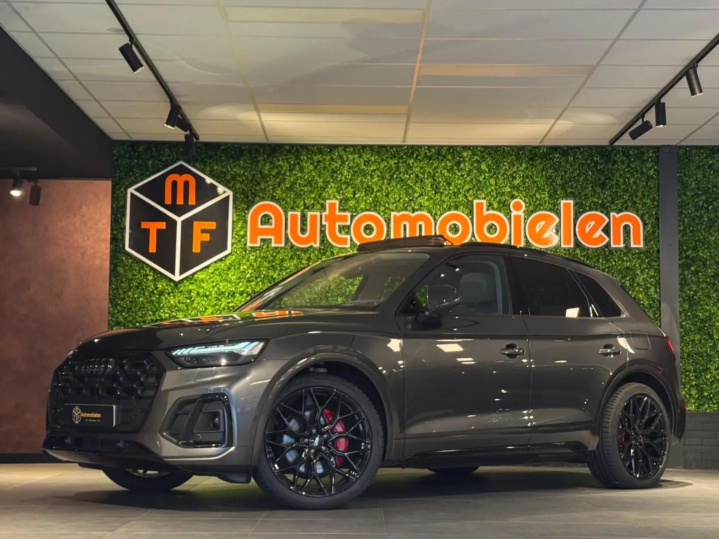 Audi Q5 50 TFSI e QUATTRO Competition 300 PK |B&O|LUCHTVER Grau - 1