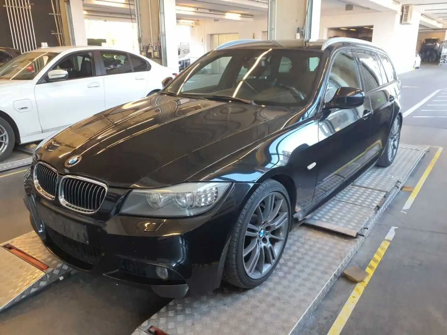 BMW 330 d xDrive - M Sportpaket - Aut.- Leder - Navi Schwarz - 1