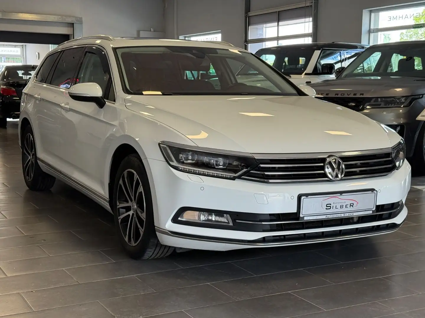 Volkswagen Passat Variant 2.0 TDI High LED/Virtual/Pano Weiß - 2