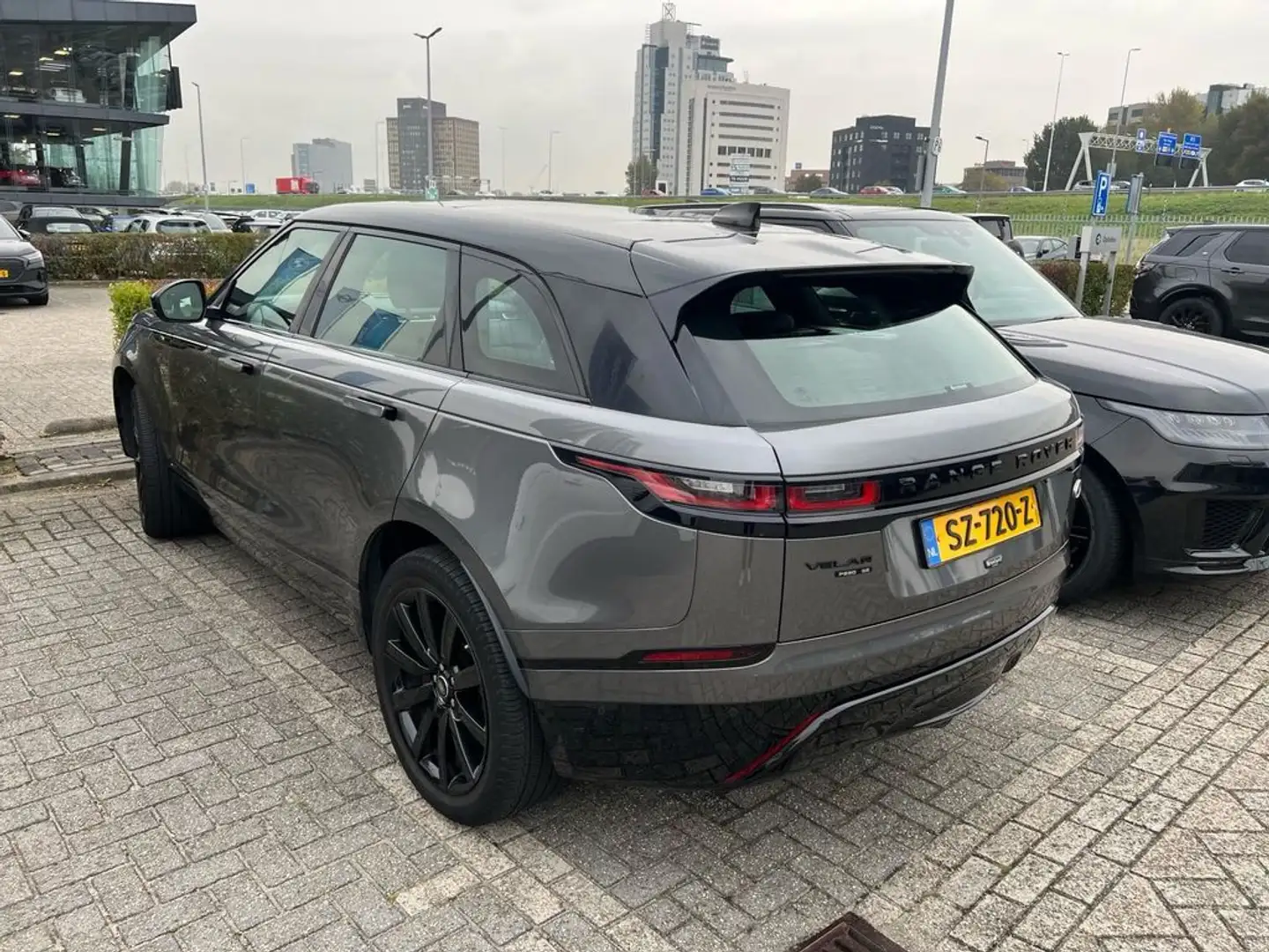 Land Rover Range Rover Velar 2.0 I4 Turbo AWD HSE | Achterbank in delen neerkla Gris - 2