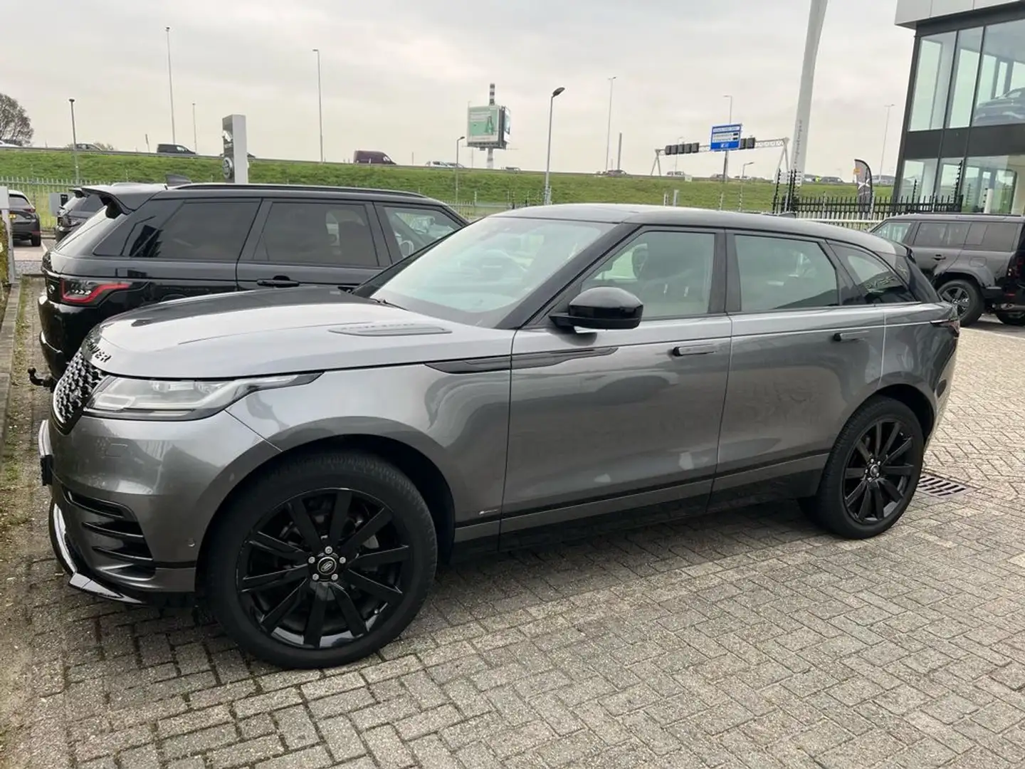 Land Rover Range Rover Velar 2.0 I4 Turbo AWD HSE | Achterbank in delen neerkla Gris - 1