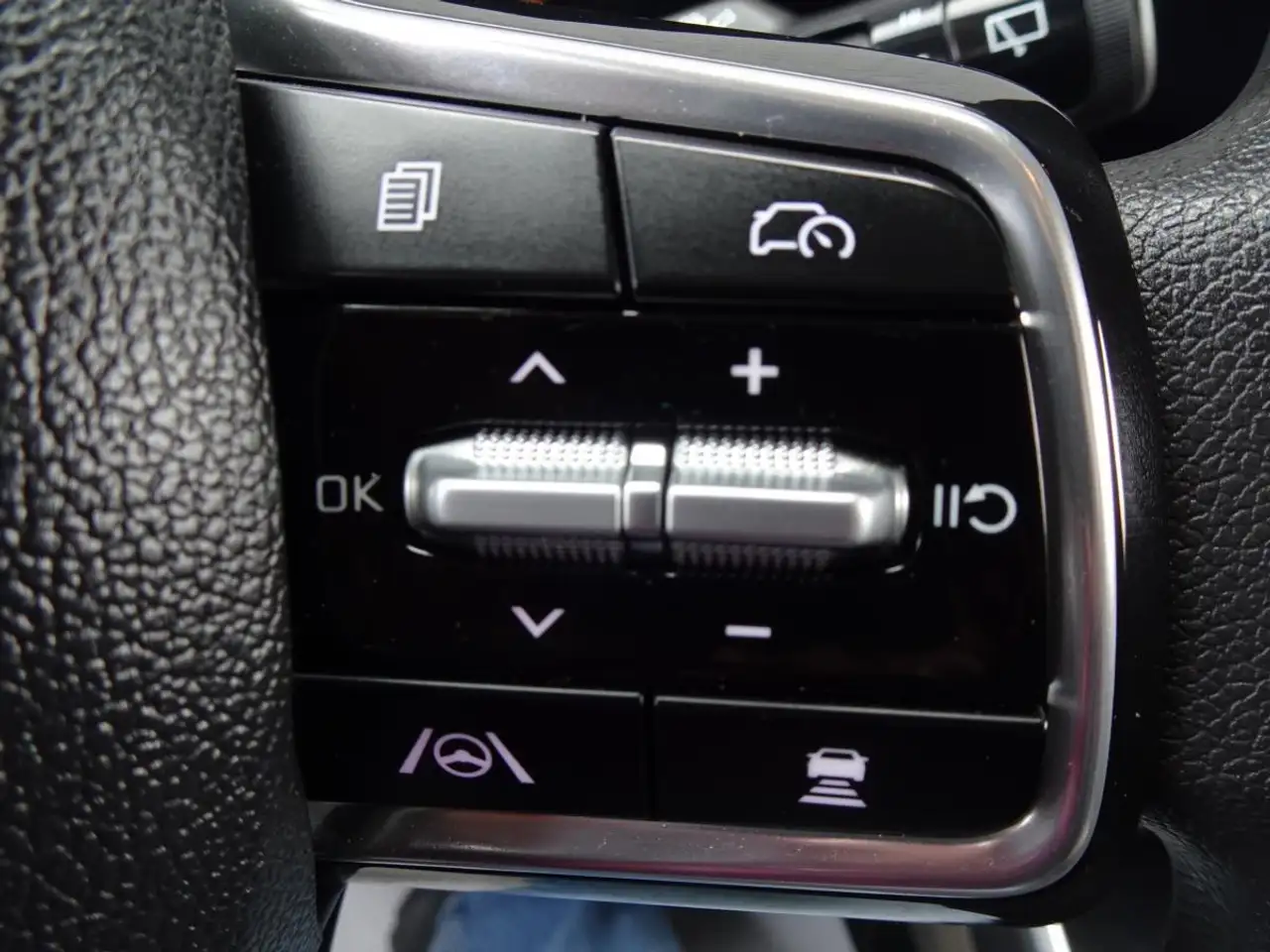 Kia Carnival photo Kia Carnival