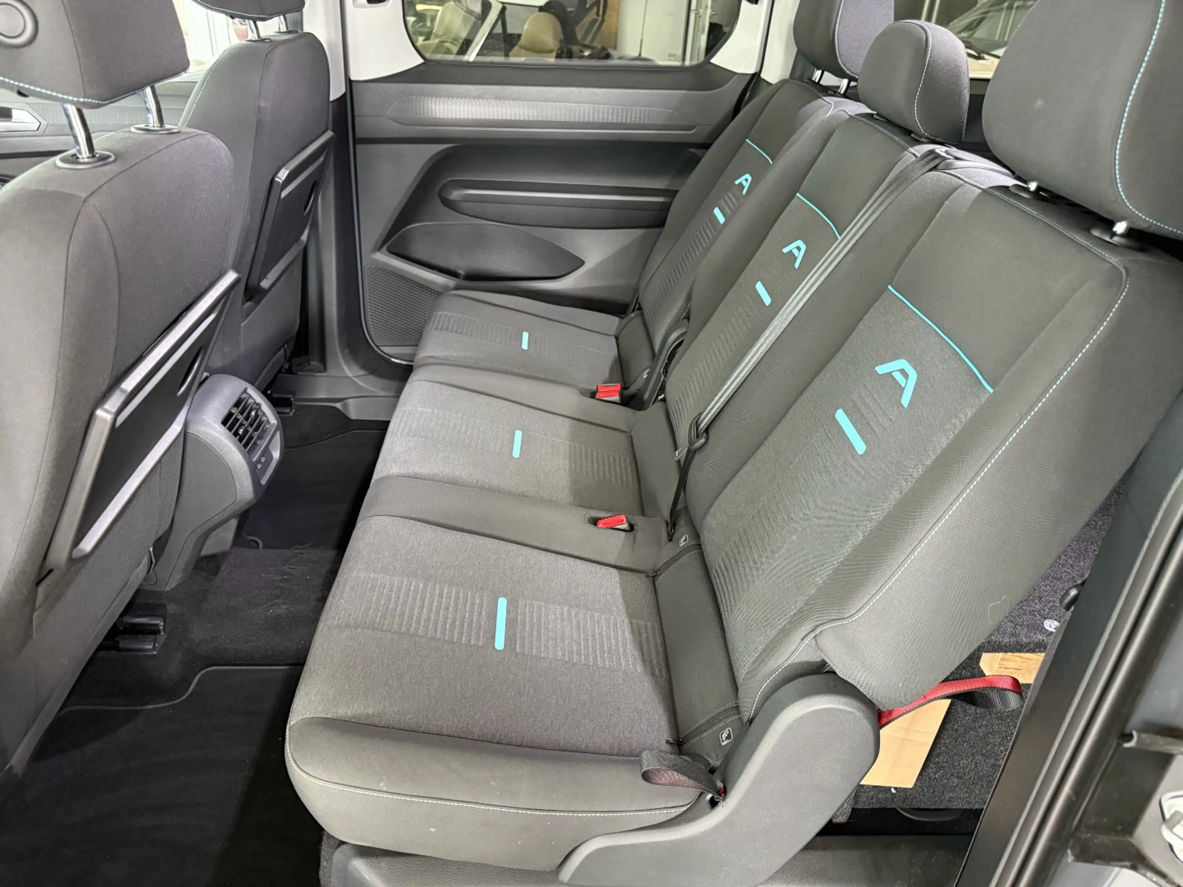 Ford Grand Tourneo Connect L PHEV Active*AHK*NAVI*Panoramadach — photo 12