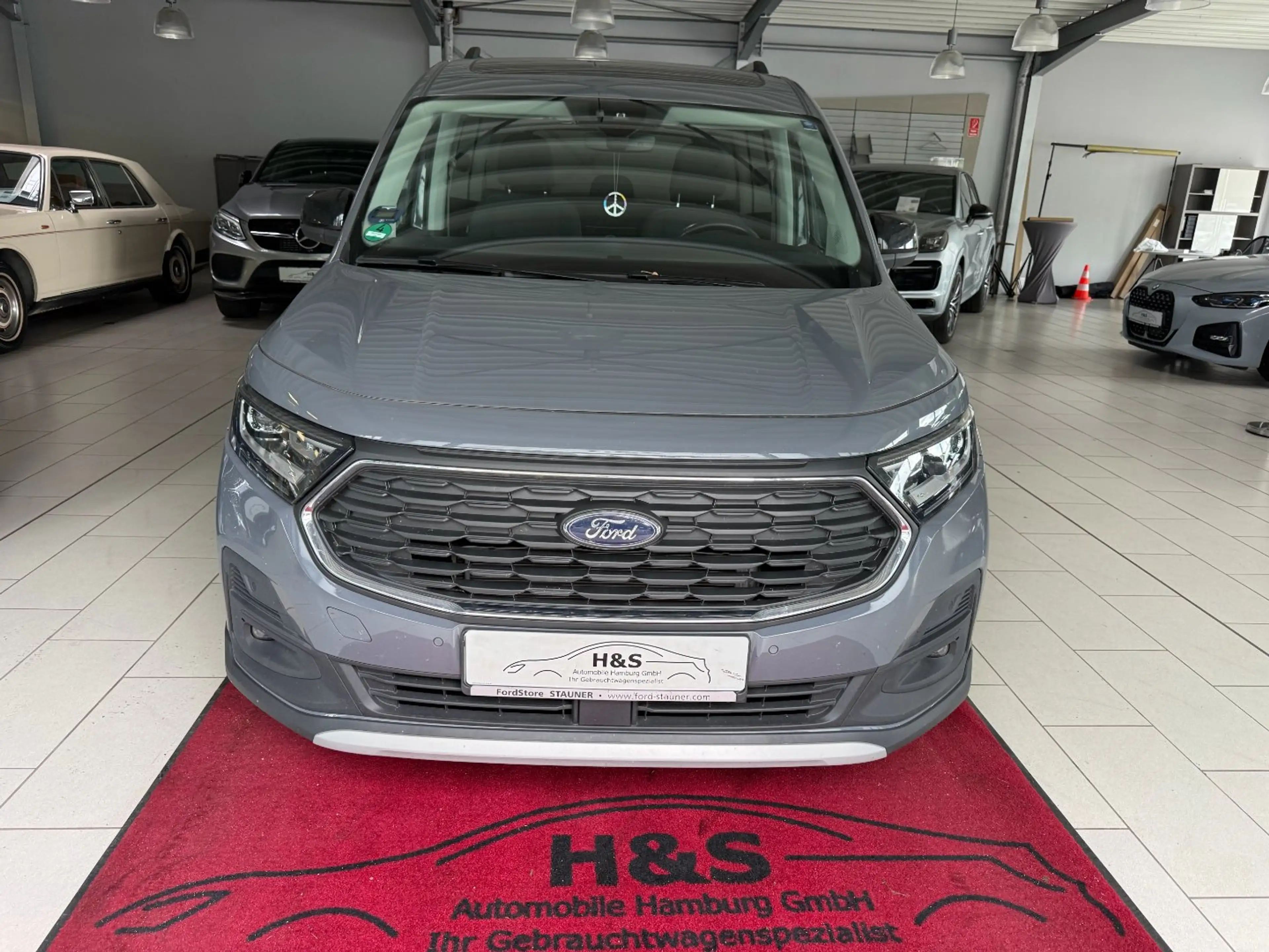 Ford Grand Tourneo Connect L PHEV Active*AHK*NAVI*Panoramadach — photo 2