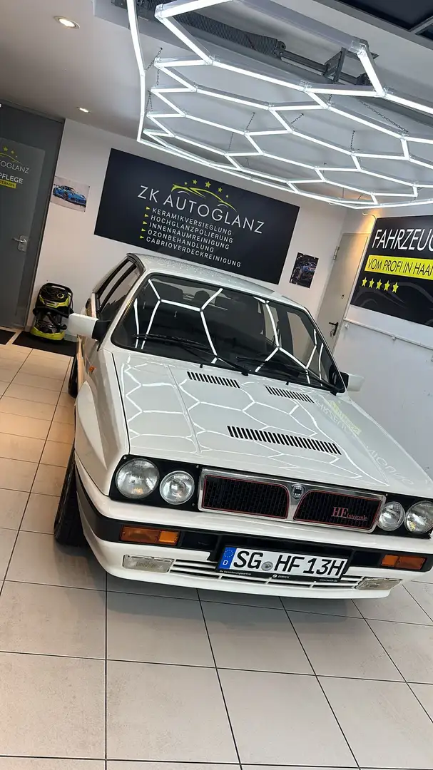 Lancia Delta HF Integrale - 1