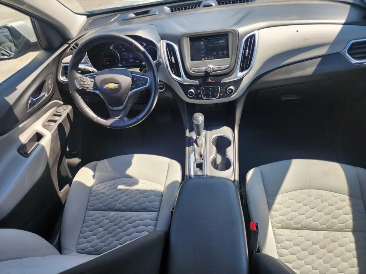 Chevrolet Equinox снимка Chevrolet Equinox