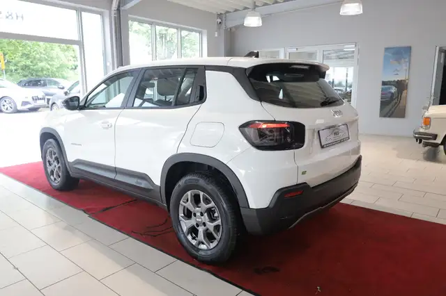 Jeep Avenger view 3