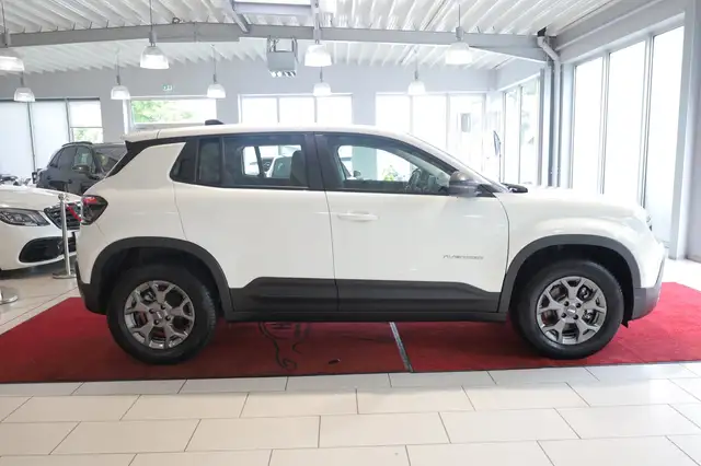 Jeep Avenger view 8
