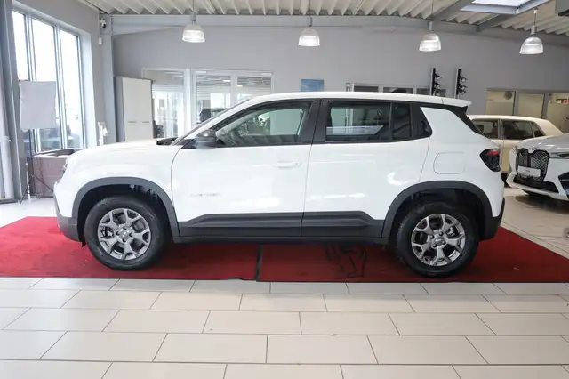 Jeep Avenger view 2