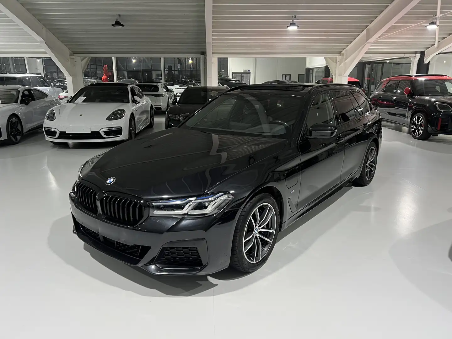 BMW 530 530e xDrive Touring Aut. M PACK FULL OPTION Noir - 1