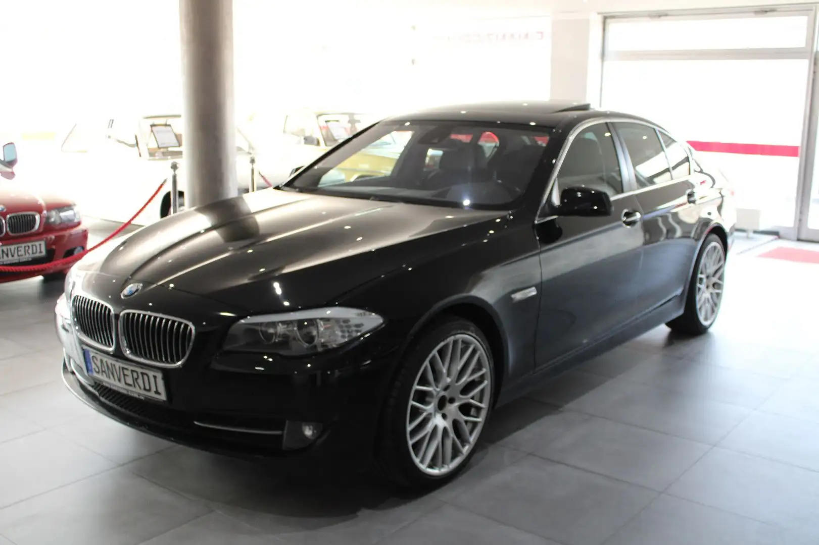 BMW 530 i LEDER NAVI XENON EL.GSD HEAD-UP RFK SHZ 20" Schwarz - 1