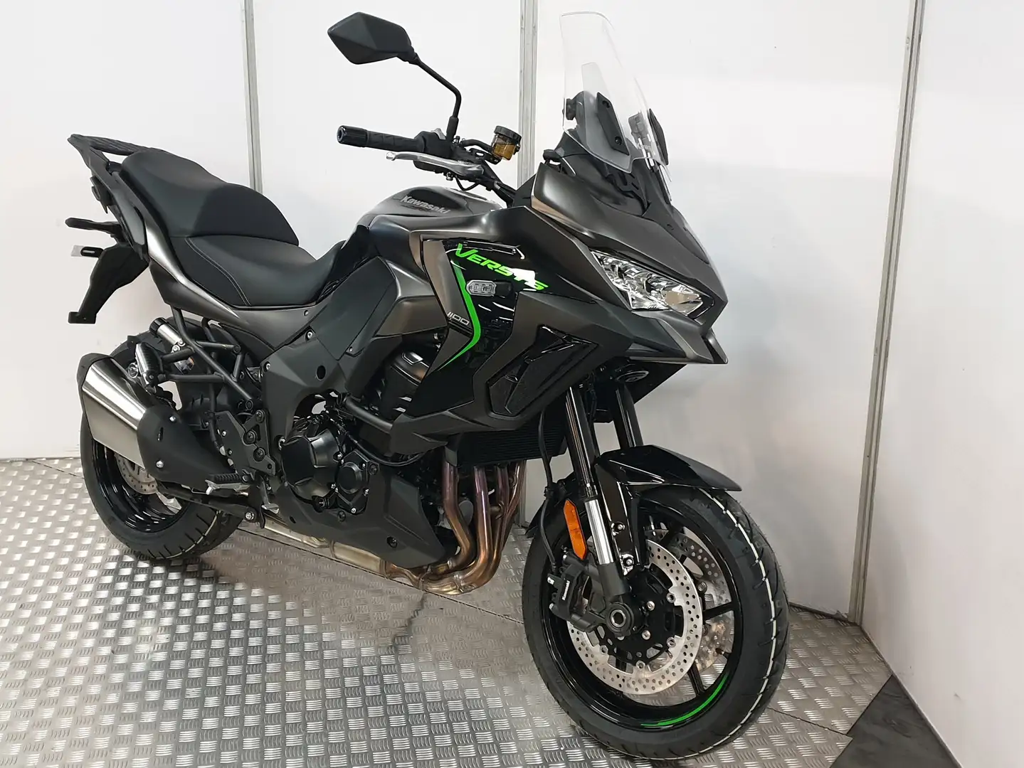 Kawasaki Versys 1100 Zwart - 2