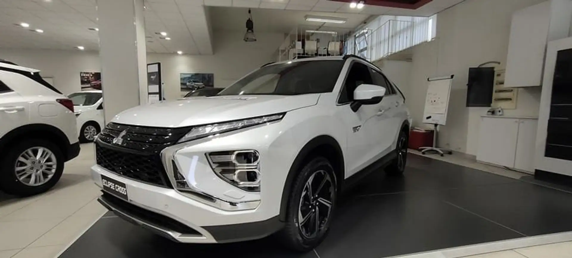 Mitsubishi Eclipse Cross 2.4 MIVEC 4WD PHEV Instyle SDA Pack 0 - 1