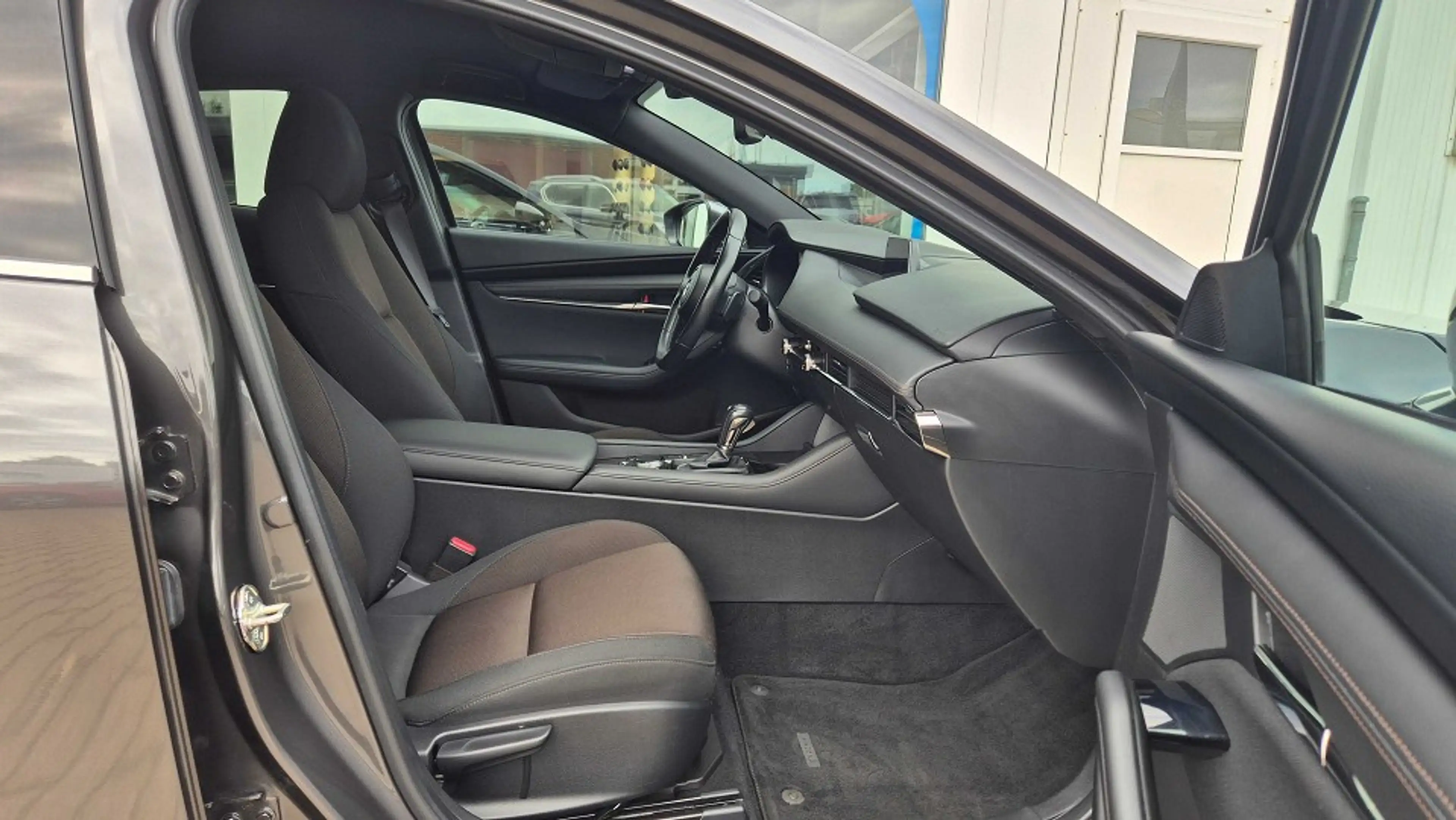 Mazda 3 SKYACTIV-G 2.0 M HYBRID AT FWD SELECTION A18 DES-P — photo 4