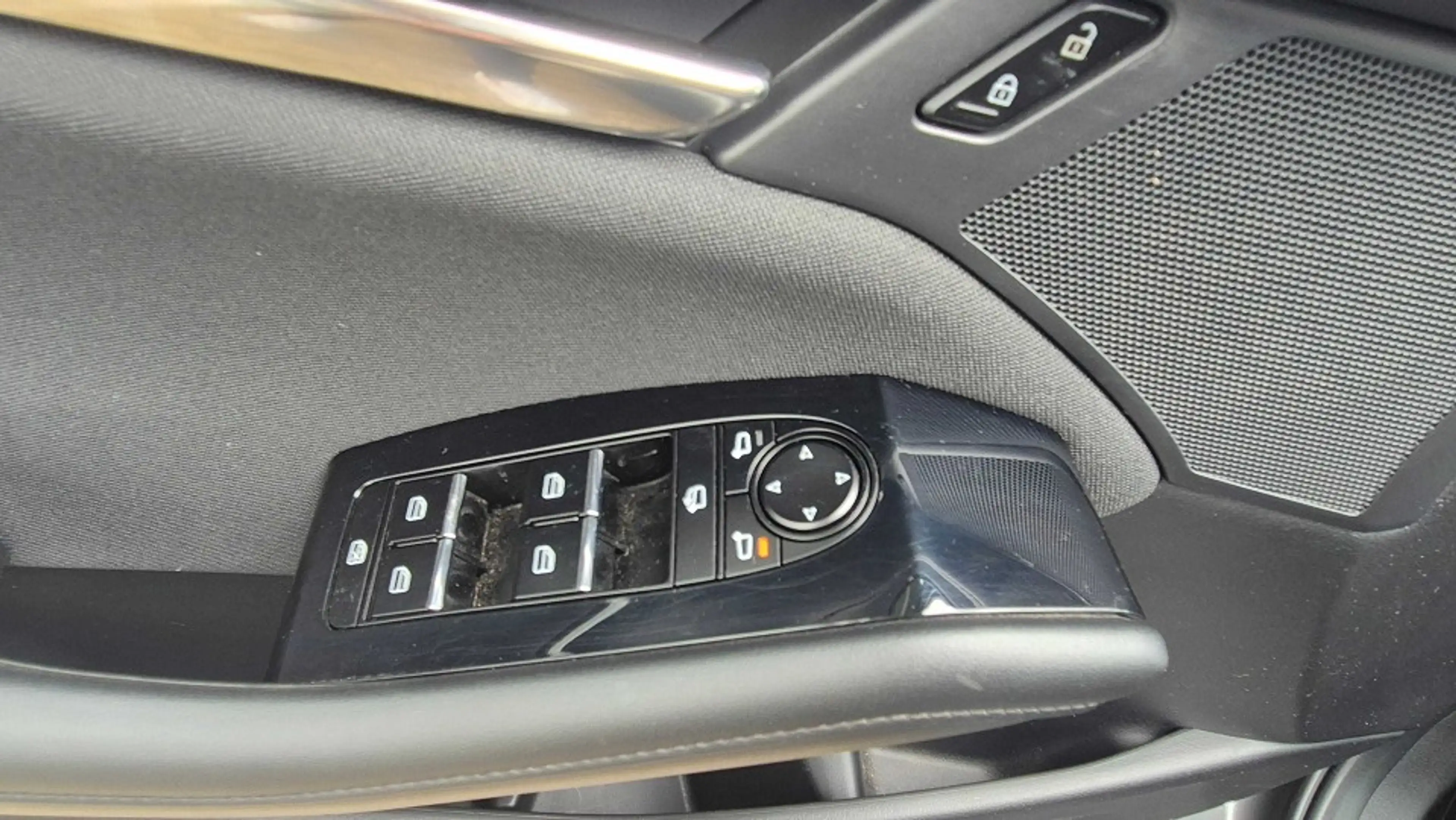 Mazda 3 SKYACTIV-G 2.0 M HYBRID AT FWD SELECTION A18 DES-P — photo 8