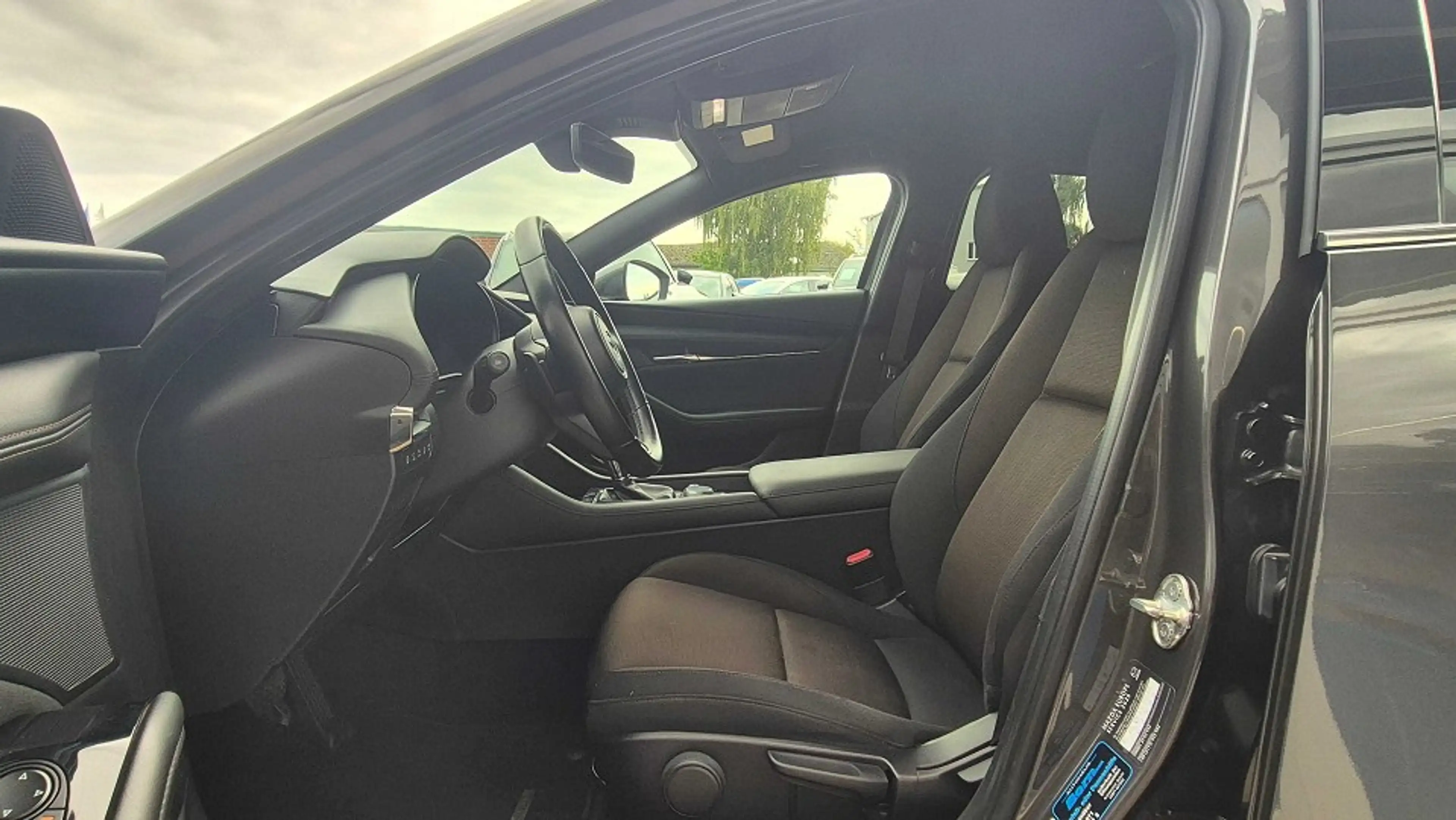 Mazda 3 SKYACTIV-G 2.0 M HYBRID AT FWD SELECTION A18 DES-P — photo 6