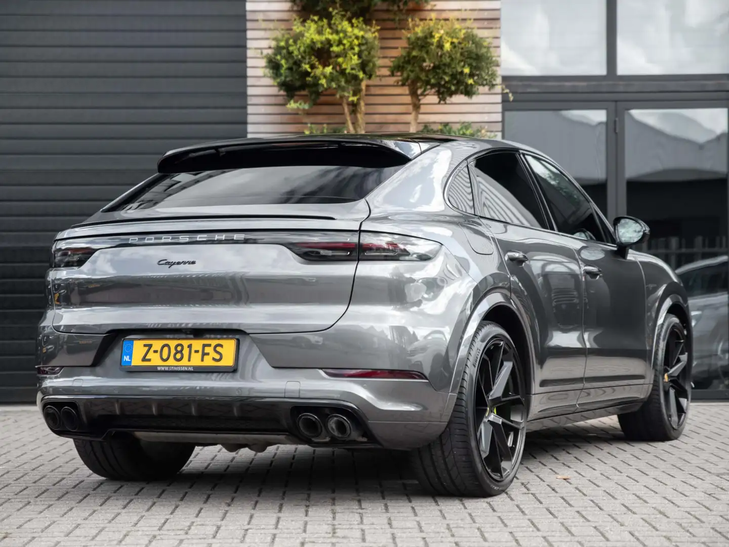 Porsche Cayenne Coupé 3.0 E-Hybrid Pano Luchtv ACC Bose Grijs - 2