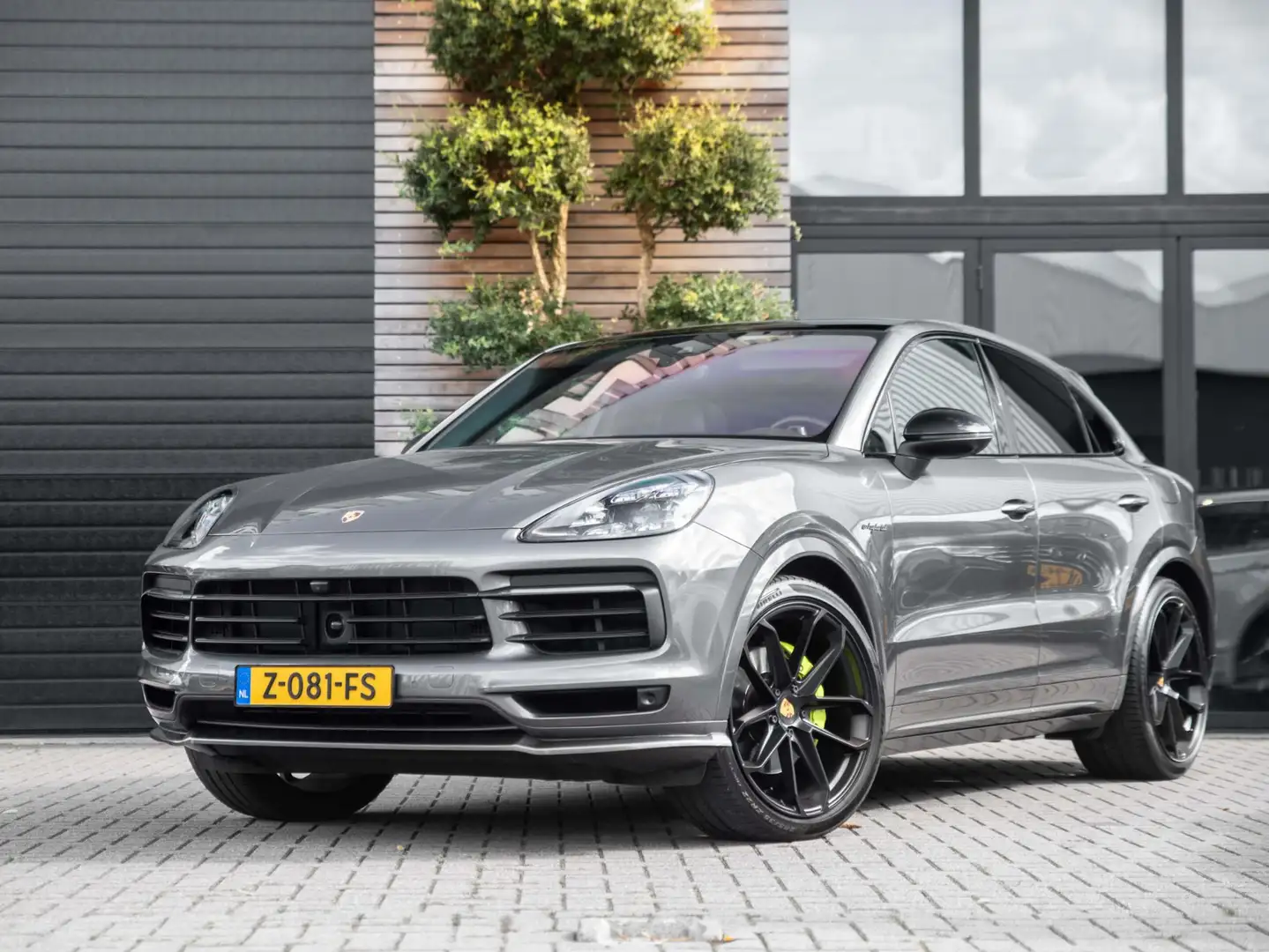 Porsche Cayenne Coupé 3.0 E-Hybrid Pano Luchtv ACC Bose Grijs - 1