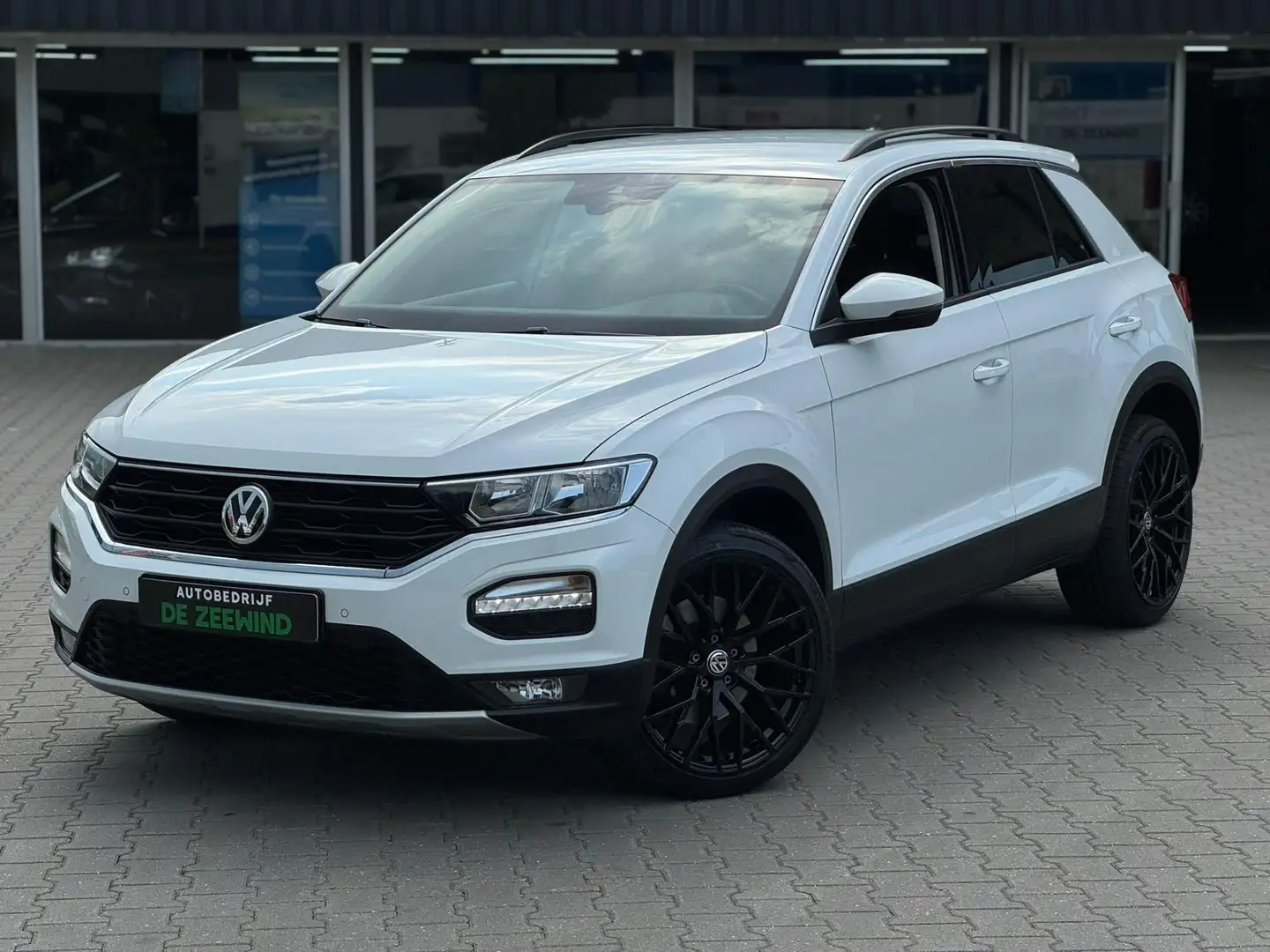 Volkswagen T-Roc 1.5 TSI Style|apple carplay|rijklaar Wit - 2