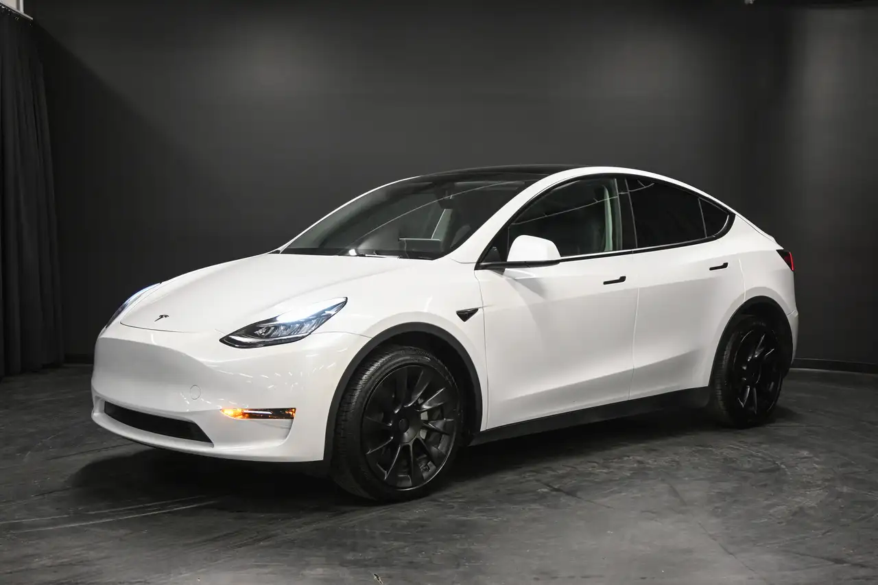 Tesla Model Y снимка Tesla Model Y