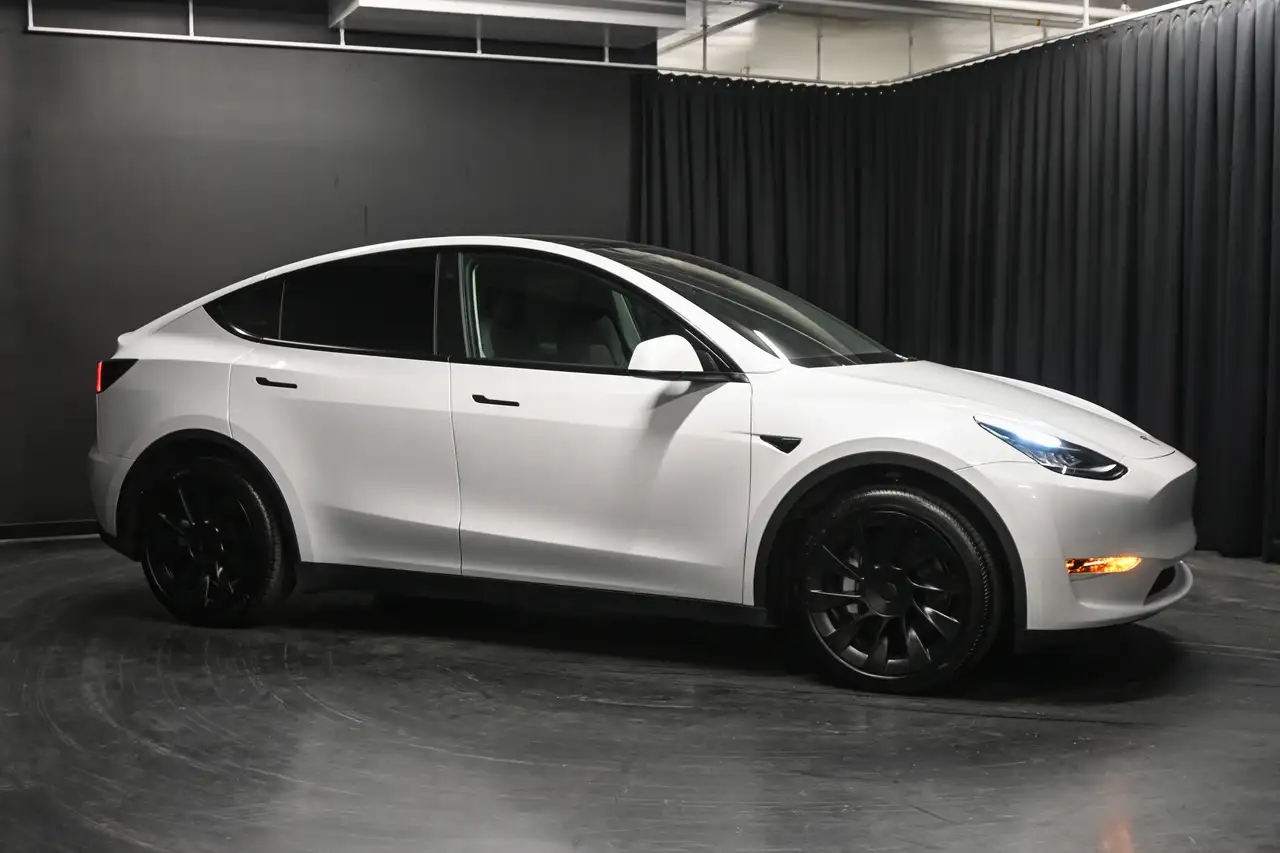 Tesla Model Y снимка Tesla Model Y