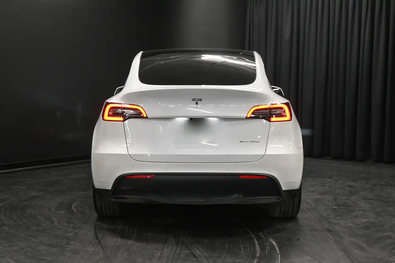 Tesla Model Y снимка Tesla Model Y