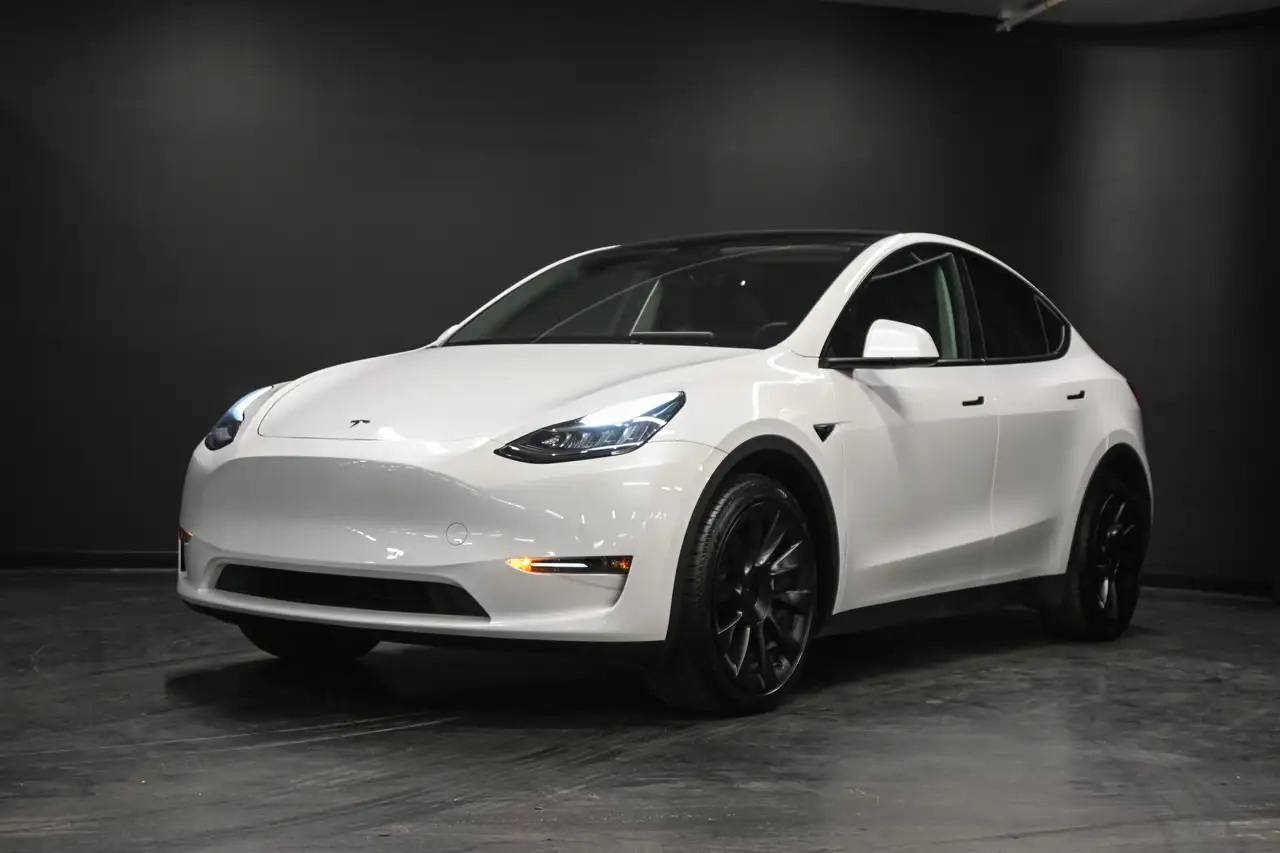 Tesla Model Y снимка Tesla Model Y