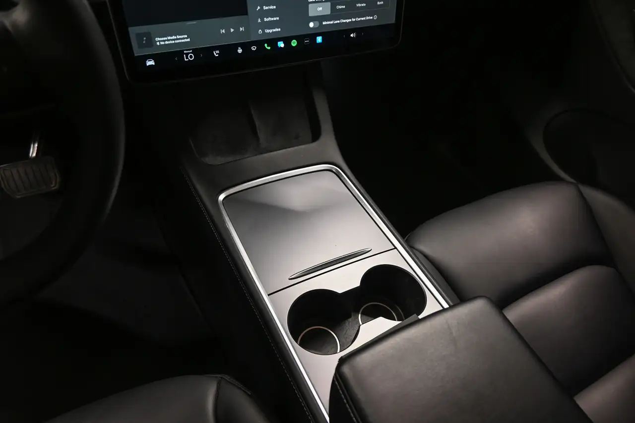 Tesla Model Y снимка Tesla Model Y