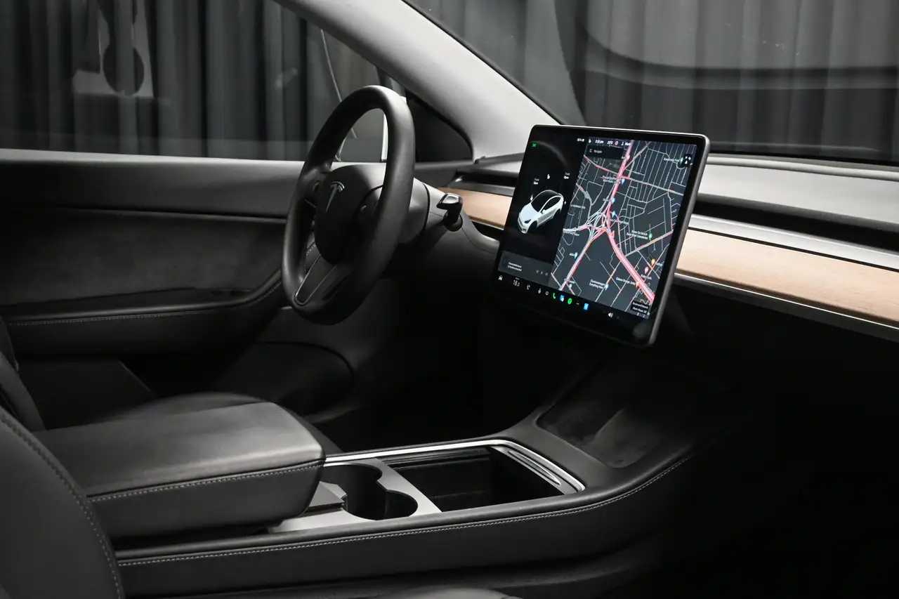 Tesla Model Y снимка Tesla Model Y