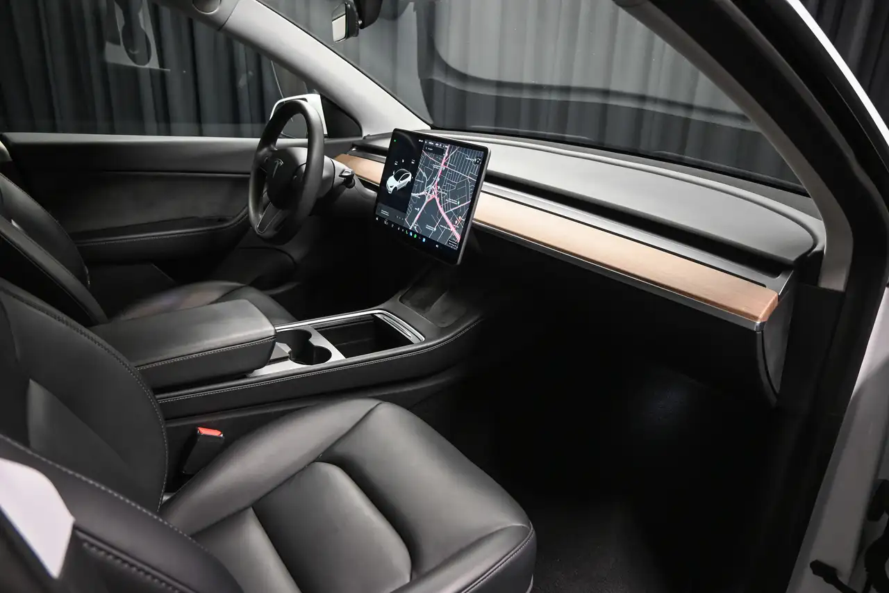 Tesla Model Y снимка Tesla Model Y