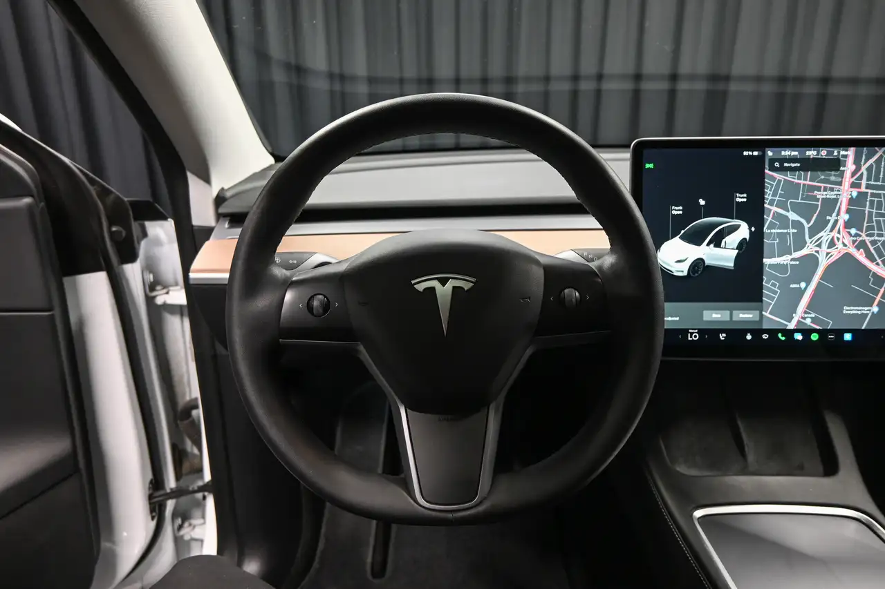 Tesla Model Y снимка Tesla Model Y