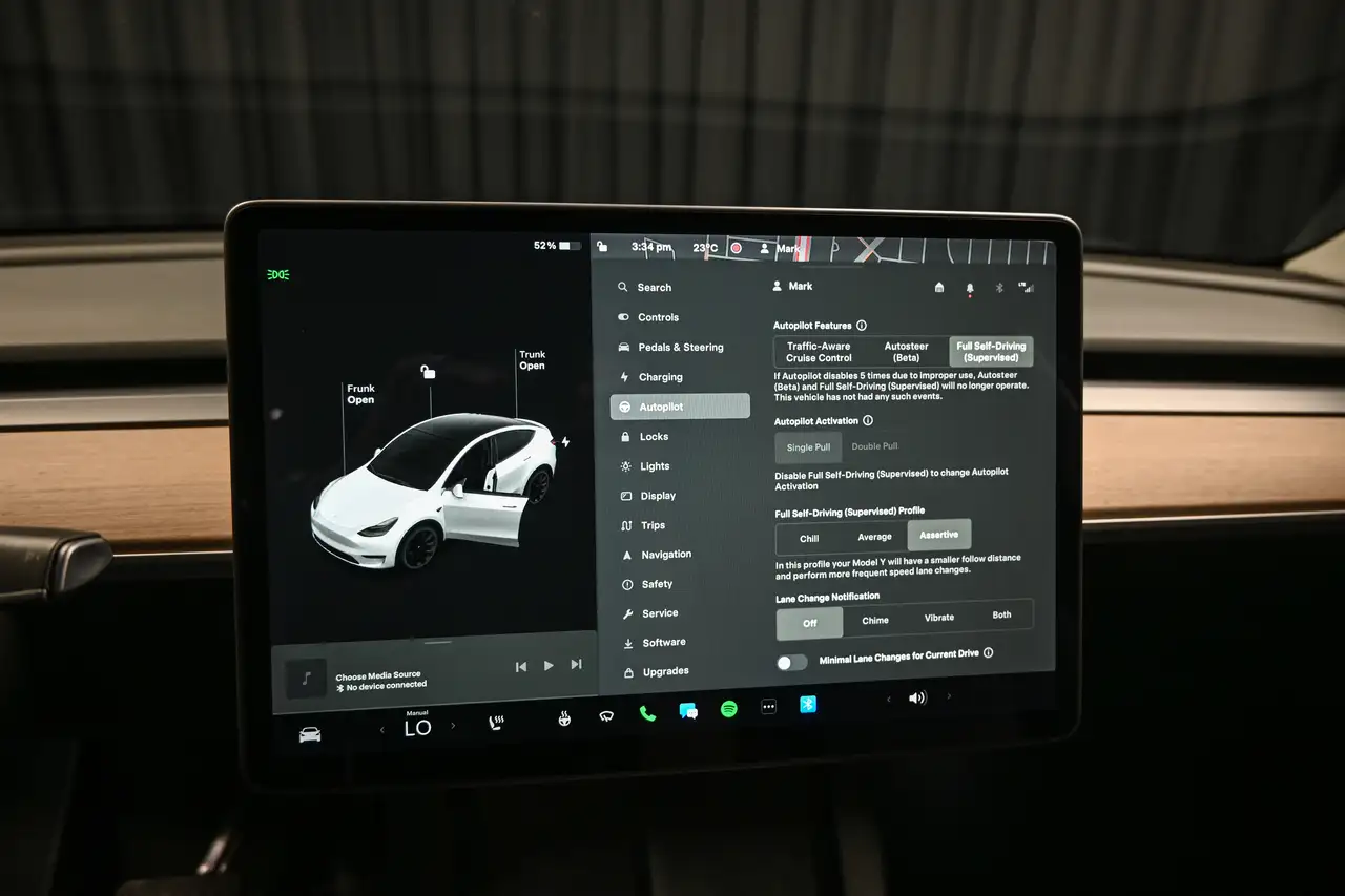 Tesla Model Y снимка Tesla Model Y
