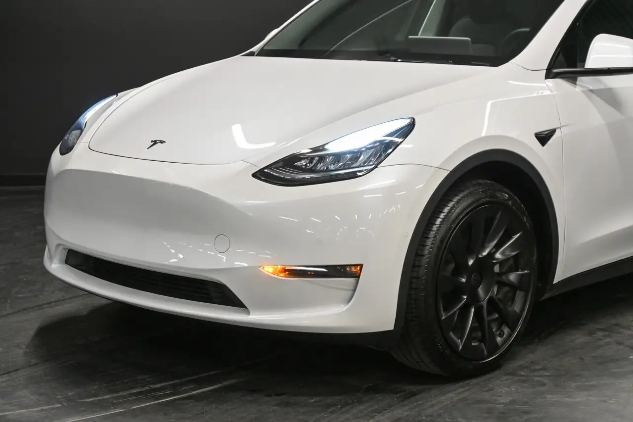 Tesla Model Y снимка Tesla Model Y