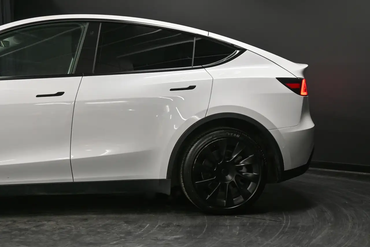 Tesla Model Y снимка Tesla Model Y