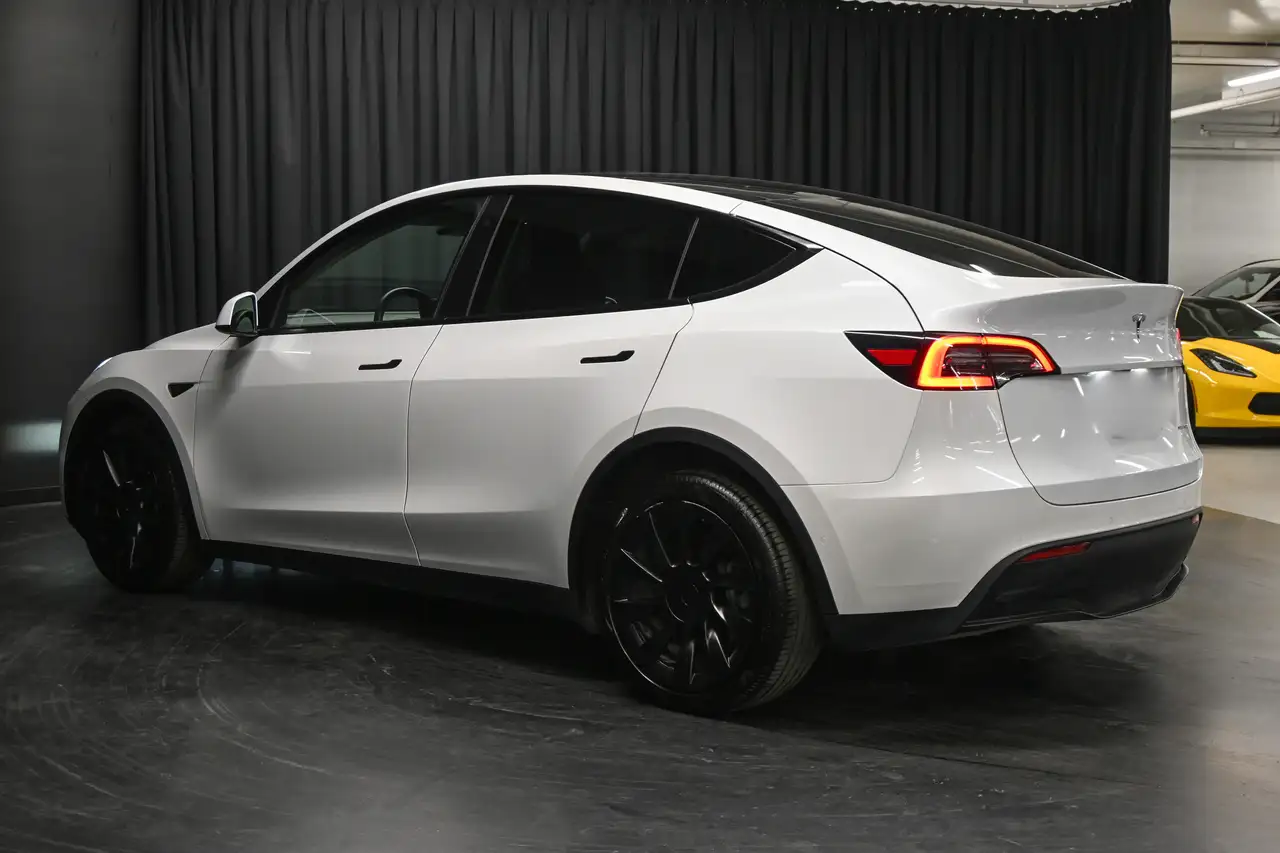 Tesla Model Y снимка Tesla Model Y