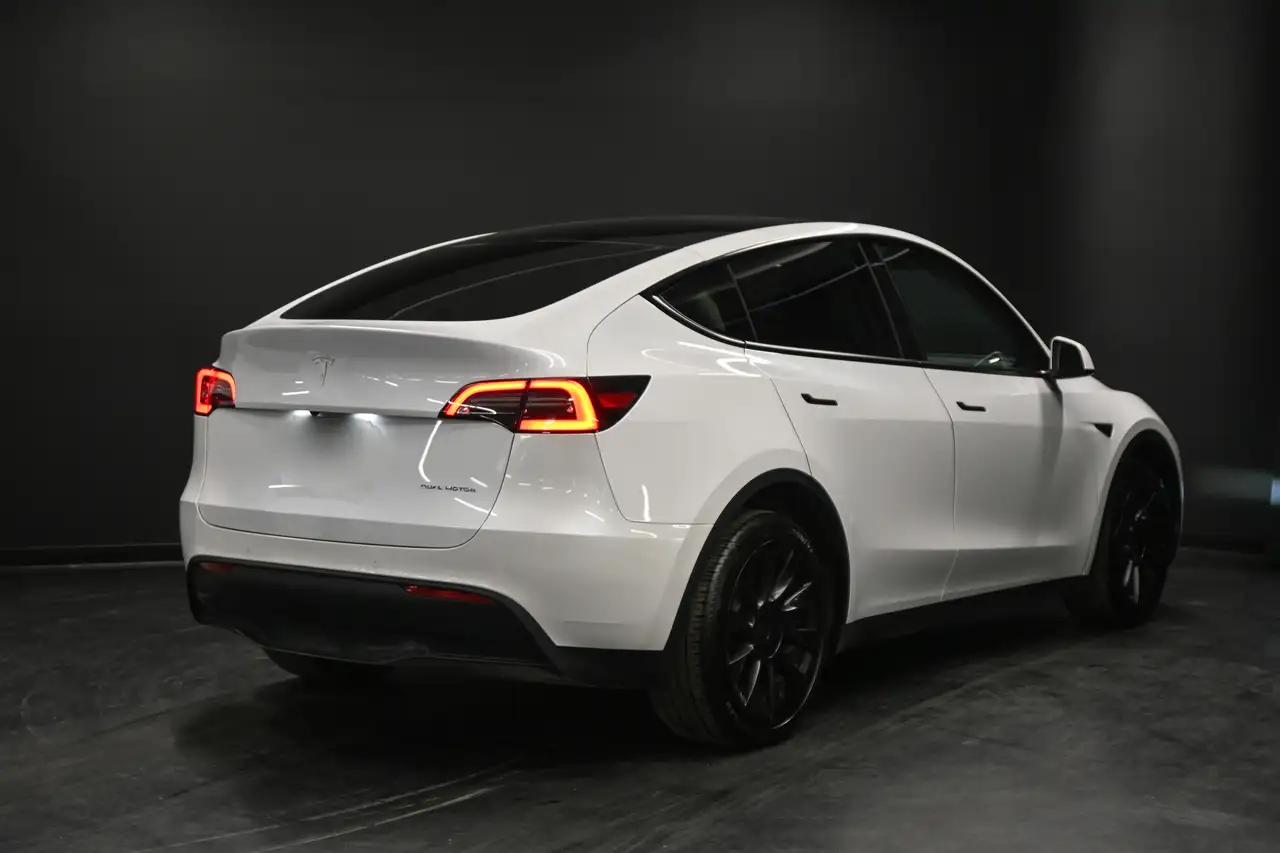 Tesla Model Y снимка Tesla Model Y