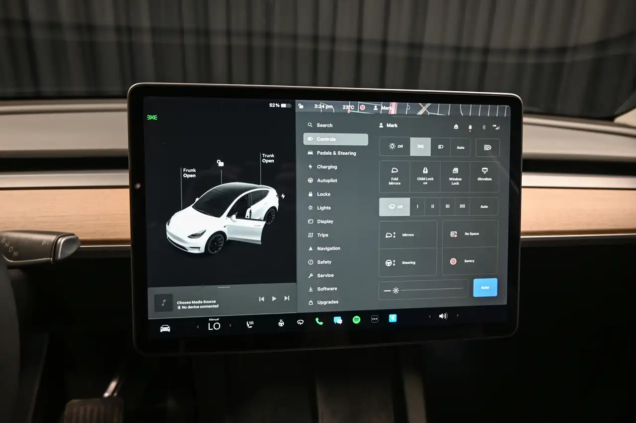 Tesla Model Y снимка Tesla Model Y