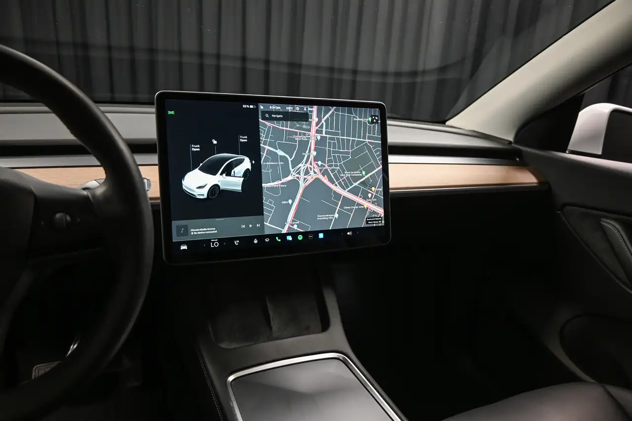 Tesla Model Y снимка Tesla Model Y