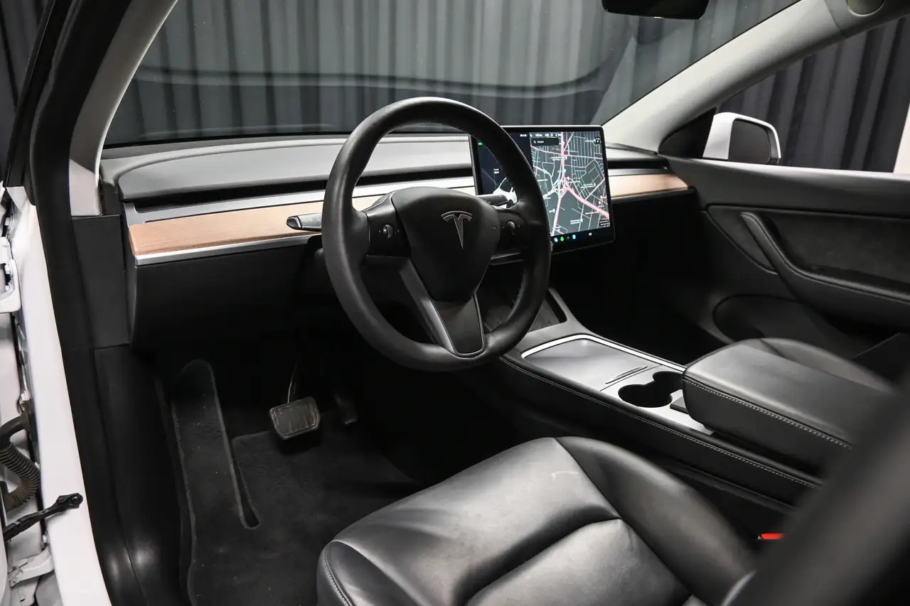Tesla Model Y снимка Tesla Model Y