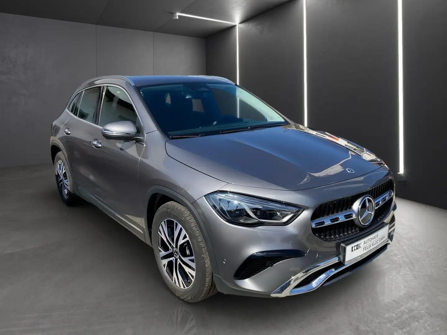 Mercedes-Benz GLA 180 Progressive*AHK*Distro*Totwink*Multibeam Grau - 2